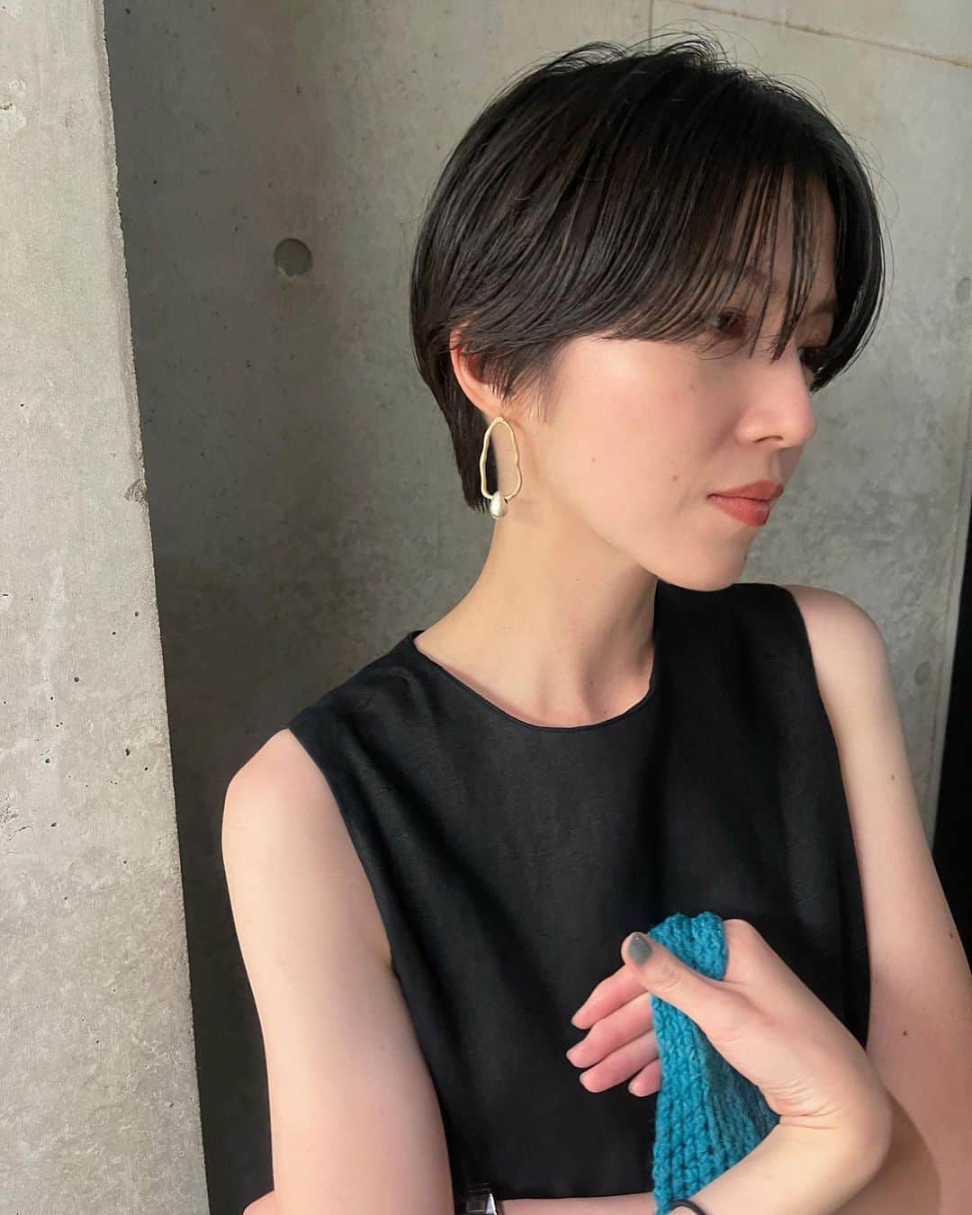 内原達也のインスタグラム：「. 大人ショート✂︎  #ショートカット #ショートヘア #ショートスタイル #大人ショート #外国人風ヘアー #大人ショートヘア #黒髪ショート #マッシュショート」