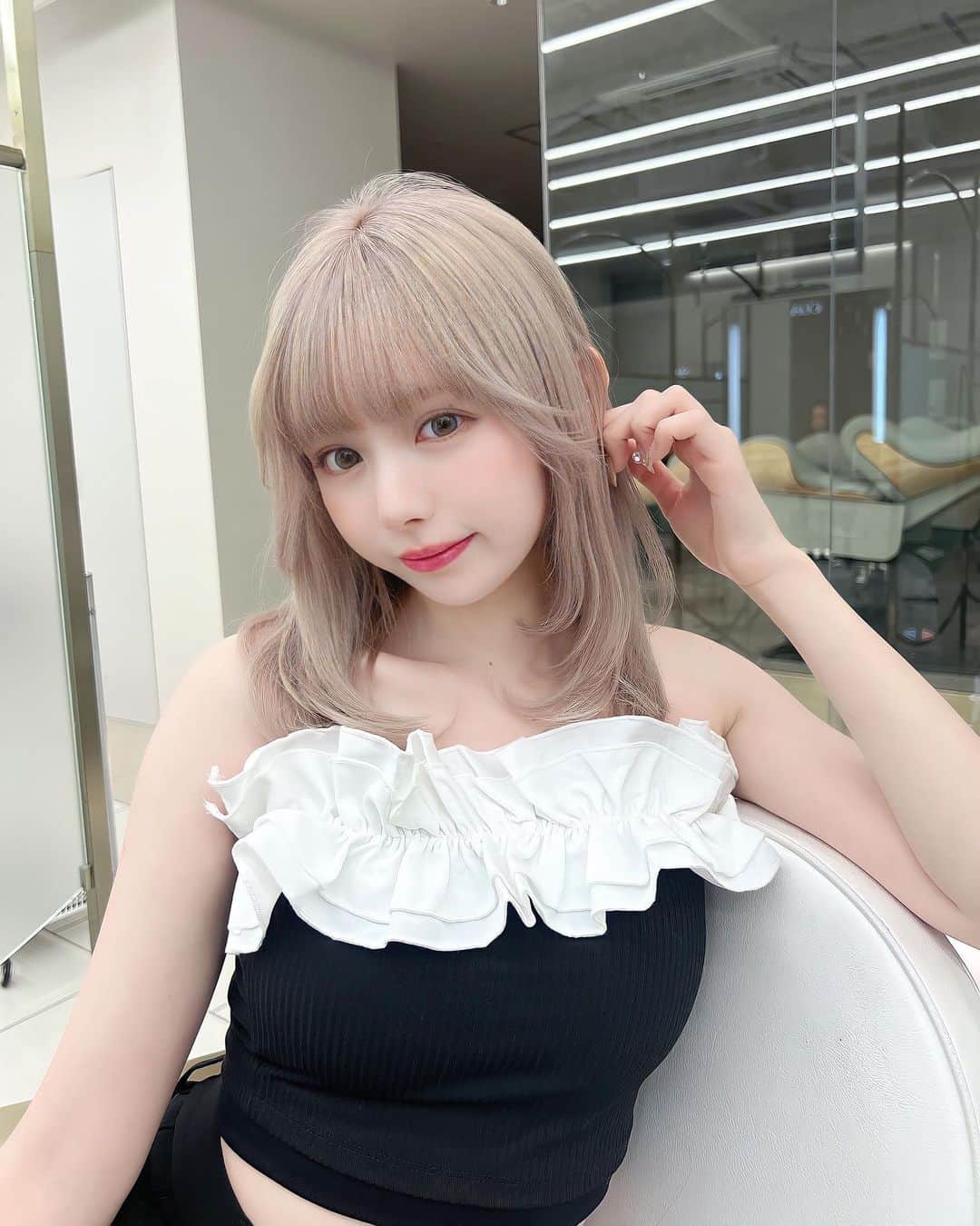 若林萌々のインスタグラム：「ベイビーカラーおかわりした🍼🖤」