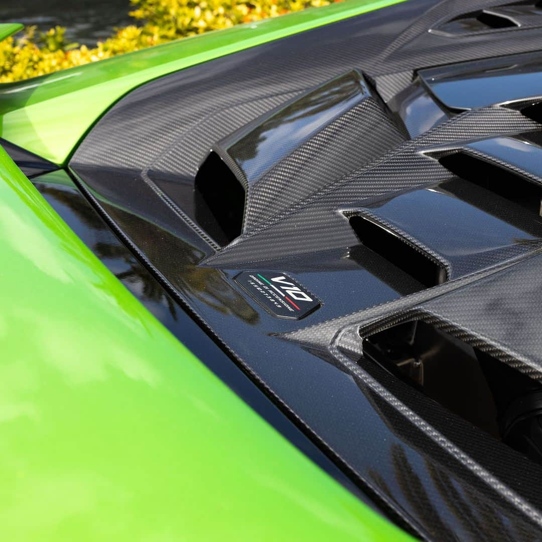 ランボルギーニさんのインスタグラム写真 - (ランボルギーニInstagram)「A dazzling array of colors in the sky and all your souls on the road. This is what a sunset looks like while behind the wheel of Huracán Tecnica.   #Lamborghini #HuracanTecnica #TakeAllYourSoulsToDrive __ Huracán Tecnica: fuel consumption combined: 14,5 l/100km (WLTP); CO2-emissions combined: 328 g/km (WLTP)」7月26日 17時15分 - lamborghini