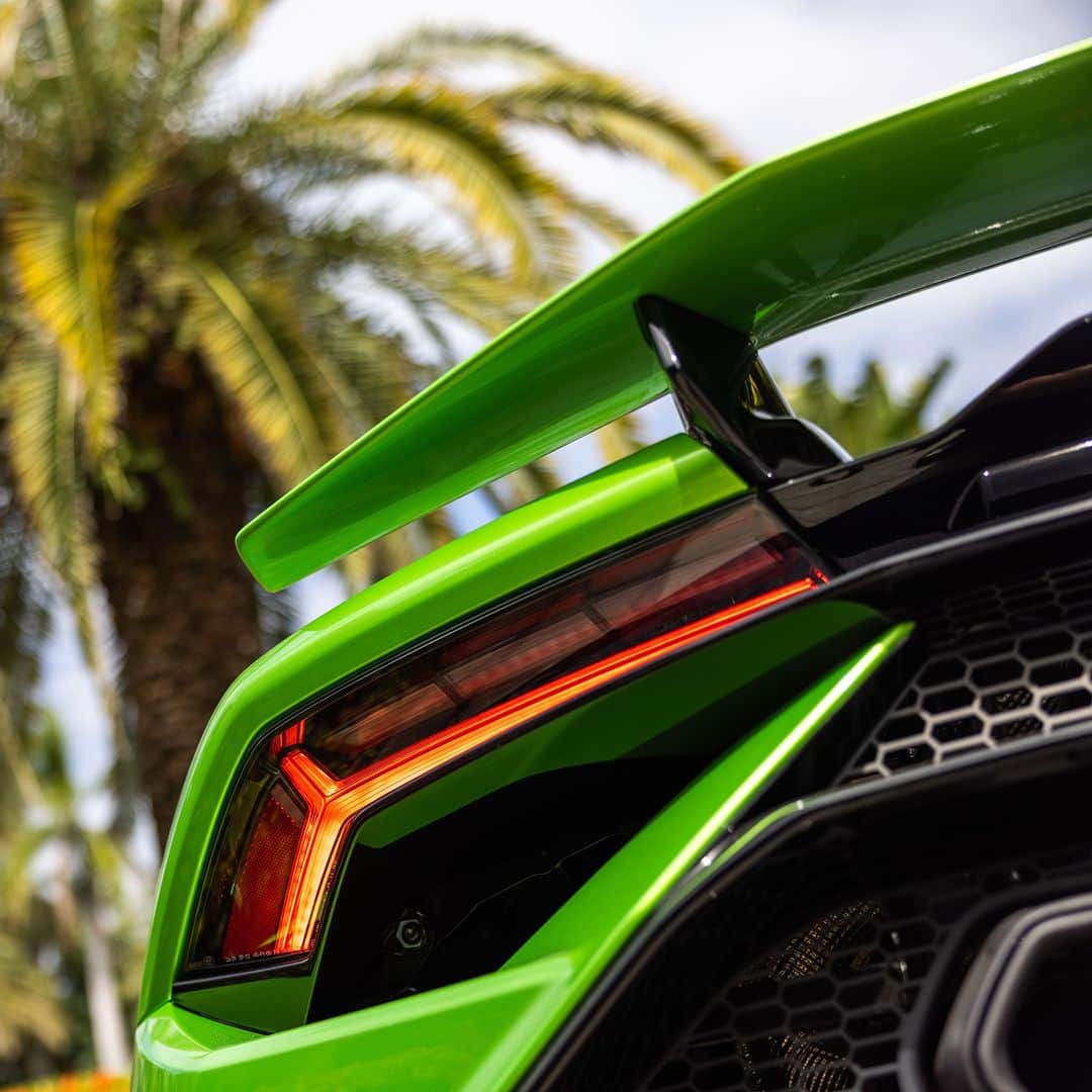ランボルギーニさんのインスタグラム写真 - (ランボルギーニInstagram)「A dazzling array of colors in the sky and all your souls on the road. This is what a sunset looks like while behind the wheel of Huracán Tecnica.   #Lamborghini #HuracanTecnica #TakeAllYourSoulsToDrive __ Huracán Tecnica: fuel consumption combined: 14,5 l/100km (WLTP); CO2-emissions combined: 328 g/km (WLTP)」7月26日 17時15分 - lamborghini
