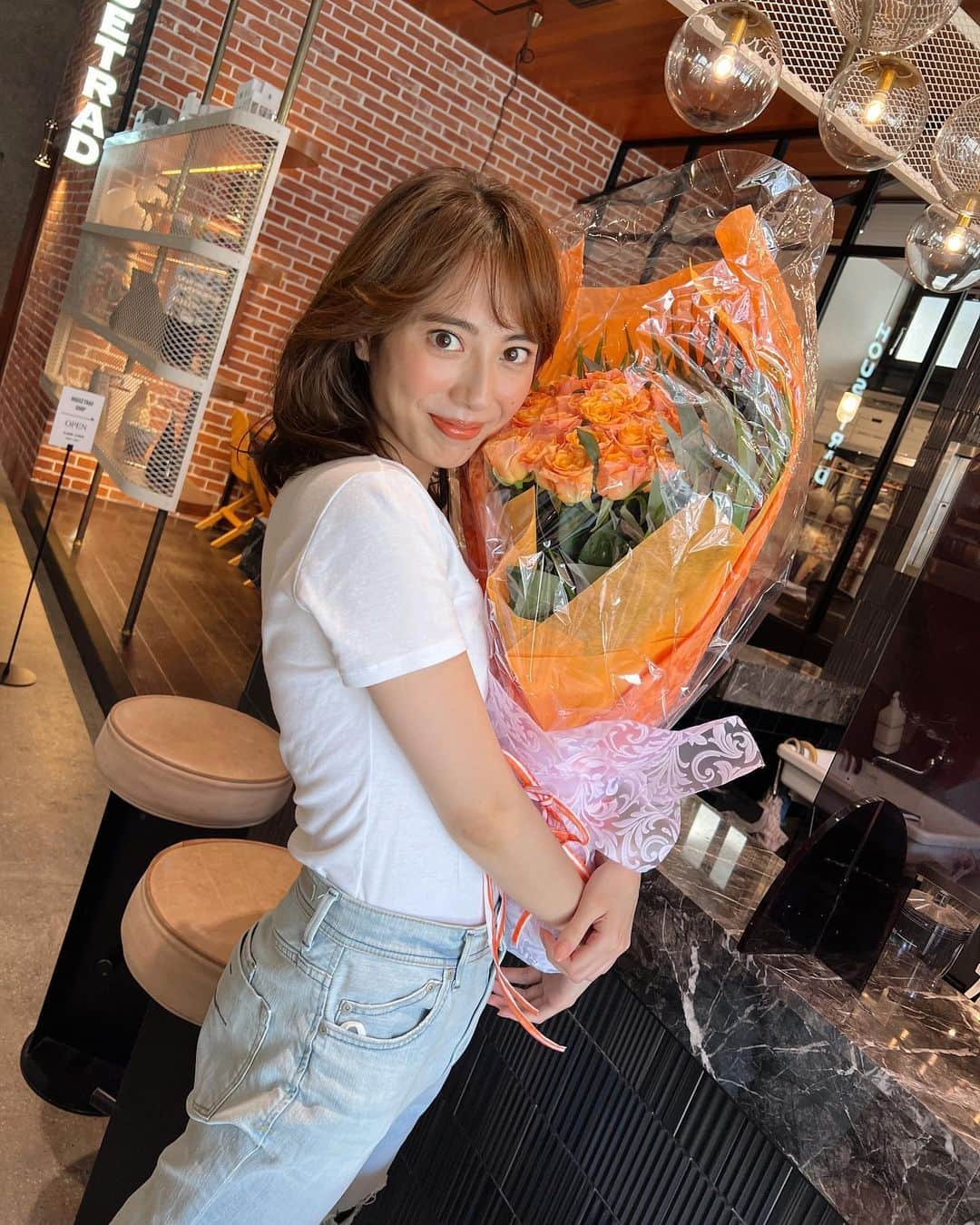 土屋巴瑞季さんのインスタグラム写真 - (土屋巴瑞季Instagram)「なんでもない日にお花をいただいた💐🫖🃏 @p.o.saruya さん、ありがとうございます🫶🏻」7月26日 17時27分 - hazukitsuchiya