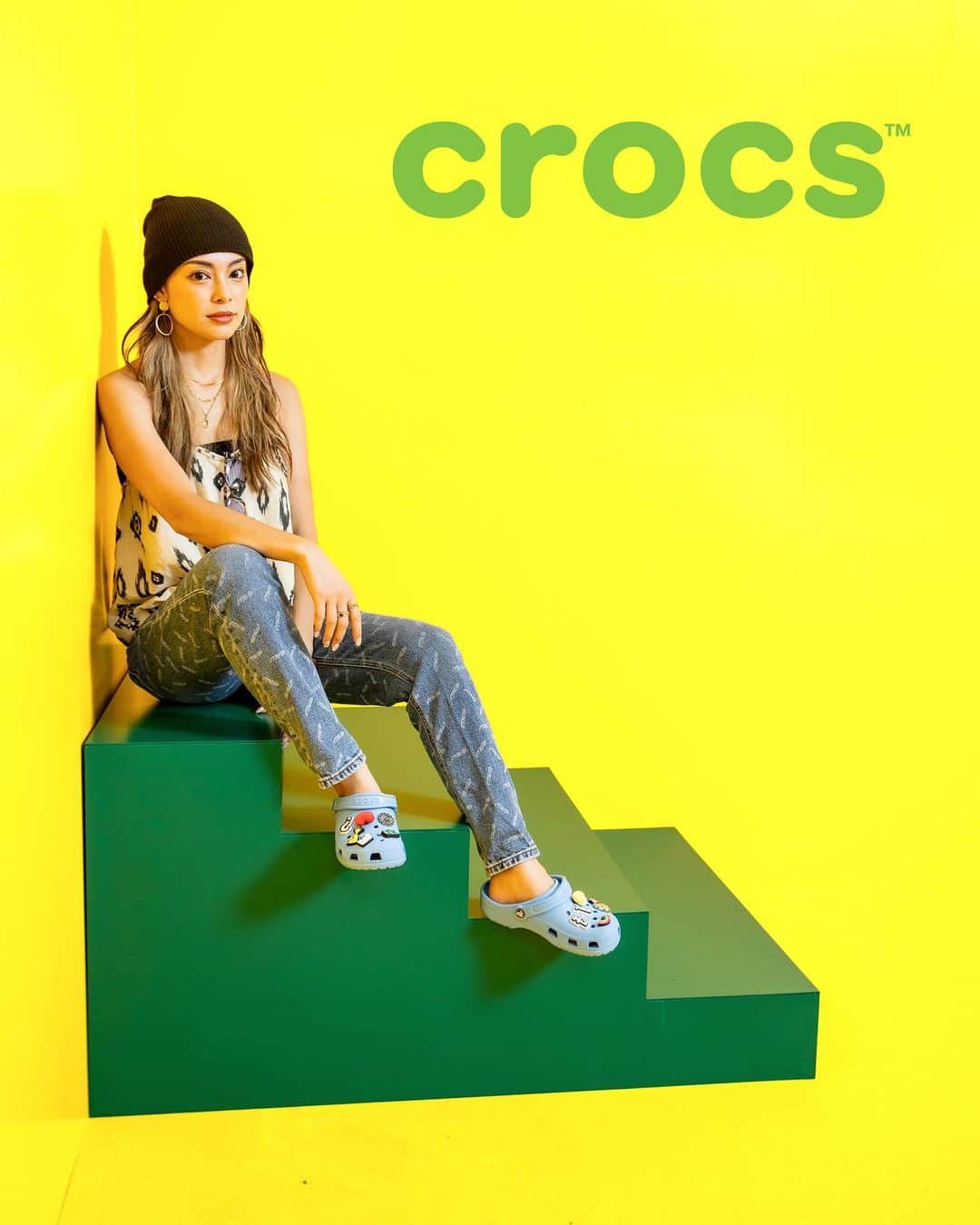 クロックス（crocs）さんのインスタグラム写真 - (クロックス（crocs）Instagram)「クロックスコーデ feat. @shono.contact  ジビッツ™️チャームにも注目！  #クロックス #ジビッツ #crocs #Jibbitz」7月26日 18時00分 - crocsjp