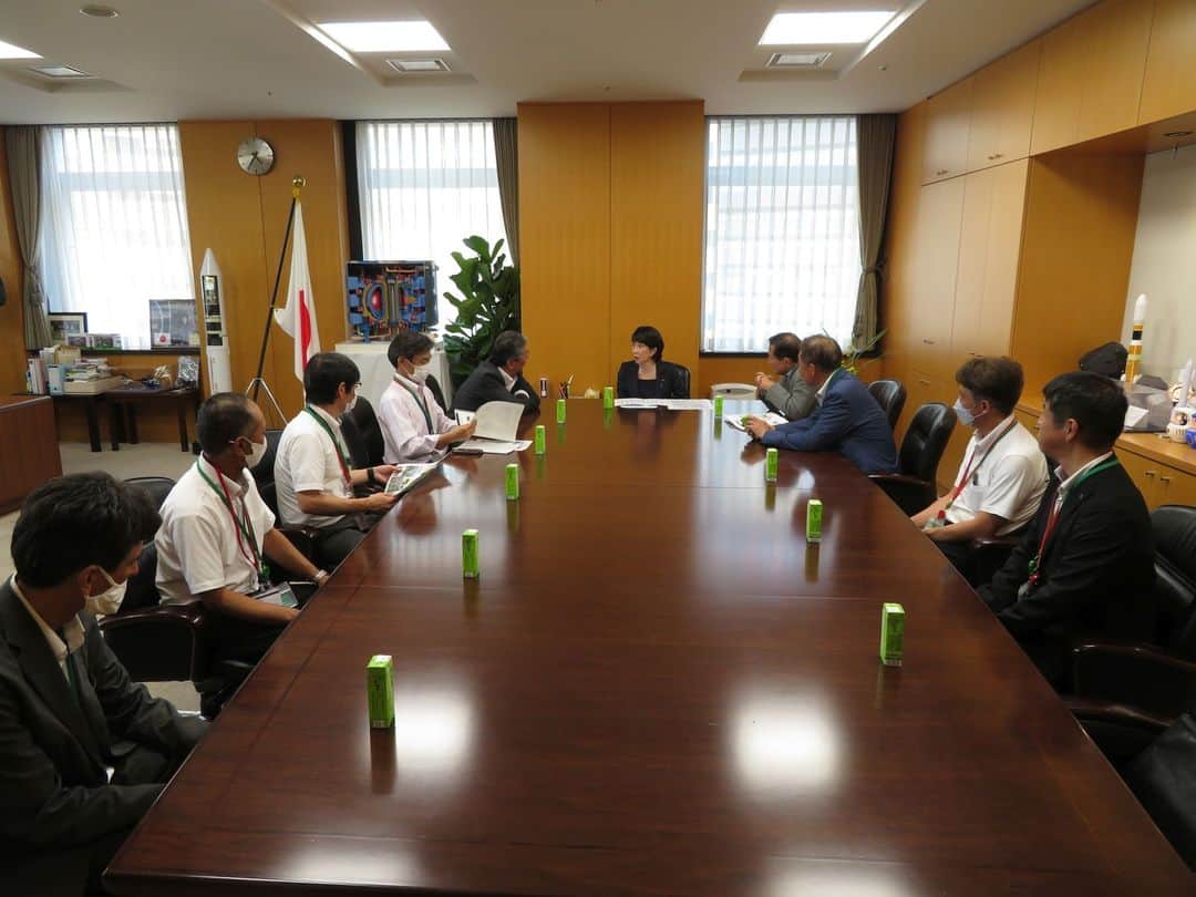 高市早苗のインスタグラム：「7月26日 大和郡山市長、三郷町長、天川村長より要望書拝受」