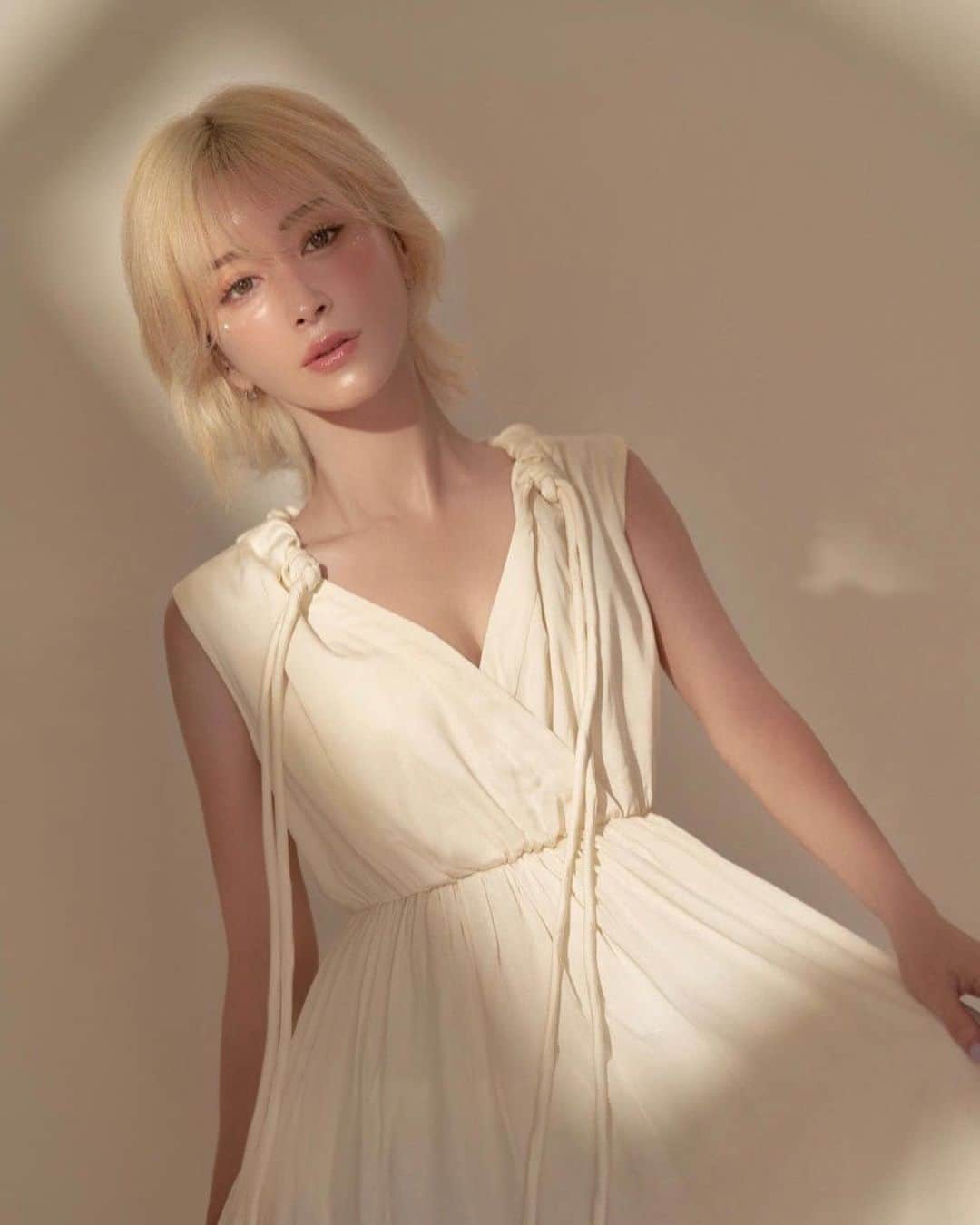 美咲あいりのインスタグラム：「💫🌙✨ ⁡ ⁡ ⁡ Photo @mirrorbyme_tokyo make  @knm_khairmake  dress  @marque_official  ⁡ ⁡」