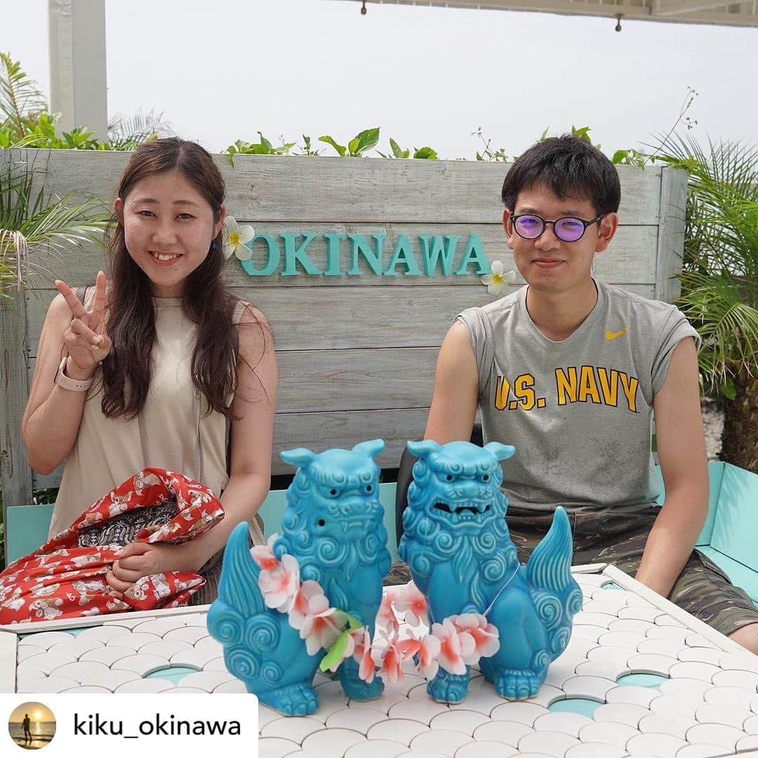 Tomoyo Umezawaさんのインスタグラム写真 - (Tomoyo UmezawaInstagram)「Posted @kiku_okinawa 🦍 現在40件近く予約いただいてる 大人気の琉球ブルーシーサ一！！  職人さんが一つ一つ丁寧に手作りで作っているため、 入荷数が限られておりまして、 今の時点で1ヶ月、長いと2ヶ月お待ちいただいてる状況です！  はじめは、自分たちのお店の幸せを呼ぶシンボルとしてお店に置いていたのですが、  このシーサーはどこで買えるんですか？という 問い合わせが多く、 職人さんとお話しさせて頂き、 販売させて頂けるようになりました！  飲食店オーナーとして、 貴重な沖縄旅行の中の、 食事は、もちろんなのですが、 お家に帰った後も、 楽しかった思い出を琉球ブルーシーサーをみて思い出してもらい、毎日の活力にしてもらえたら！という想いがあります！  連日InstagramのDM、お電話、 店舗と 多方面からご予約頂いておりますので、 ご興味ある方はお早めのご予約を おすすめしております★  #シーサー#ブルーシーサー#プレゼント#琉球ブルー #お土産#沖縄土産#沖縄南部 #沖縄南部カフェ#沖縄カフェ#沖縄グルメ #海の見えるカフェ #ウミカジテラス#瀬長島#瀬長島ウミカジテラス #力フェ#沖縄旅行#沖縄 #青好き#青好きな人と繋がりたい #okinawamiyage #𝗆𝗄𝖼𝖺𝖿𝖾#𝗈𝗄𝗂𝗇𝖺𝗐𝖺 #𝗎𝗆𝗂𝗄𝖺𝗃𝗂𝗍𝖾𝗋𝗋𝖺𝖼𝖾」7月26日 17時49分 - _umetomo_