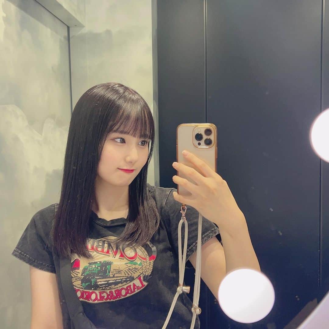 のインスタグラム：「髪の毛切った✂ 美容院行ったあとってやっぱりルンルンになるね🤭   #selfie  #selca  #셀카  #셀카그램 #自撮り  #自撮り界隈  #自撮り女子  #アイドル  #地下アイドル  #japanesegirl  #followme  #いいね返し  #美容院」