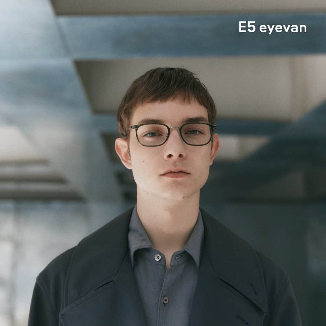 アイヴァン 7285のインスタグラム：「. #E5eyevan . 2023AW Campaign image Model:c2  #E5 #formfollowsroleandpurpose」