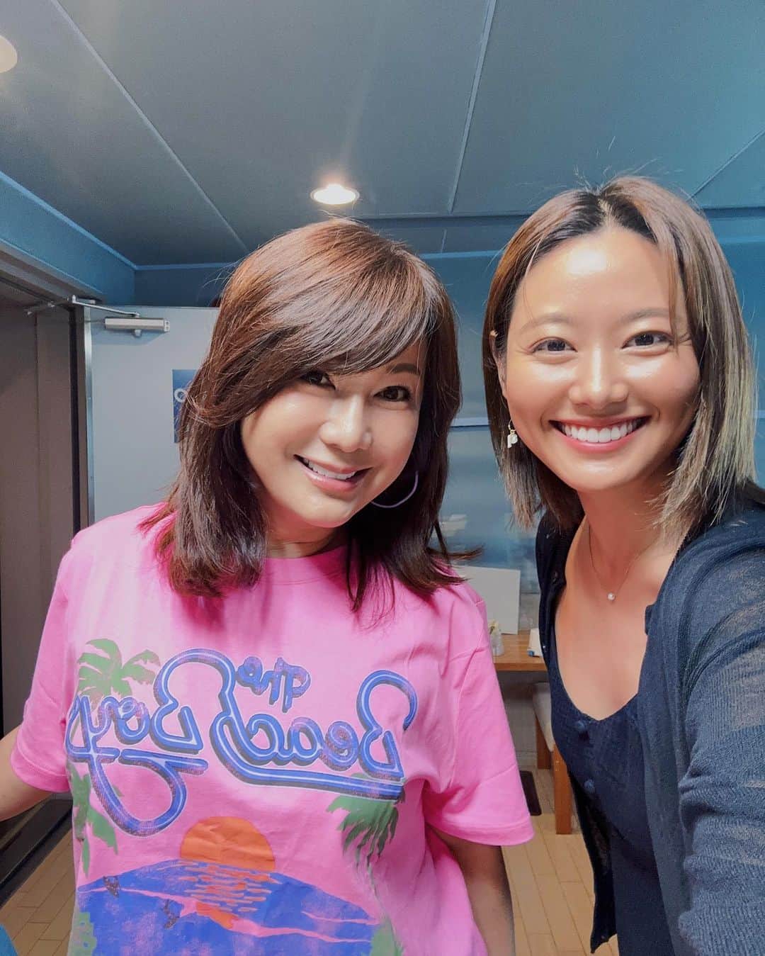 のインスタグラム：「本日7/26(水)ラジオ日本『ハマビジ！』25:00〜出演します！ ゲストははるな愛さんをお迎えしました📻✨ 幼少期の頃のお話や現在のお話、歌のお話などたくさんお伺いしましたよ〜🎤 聴き逃しも【radiko】からできますので、ぜひチェックしてみてください✅  #ラジオ日本 #ハマビジ #はるな愛 さん」