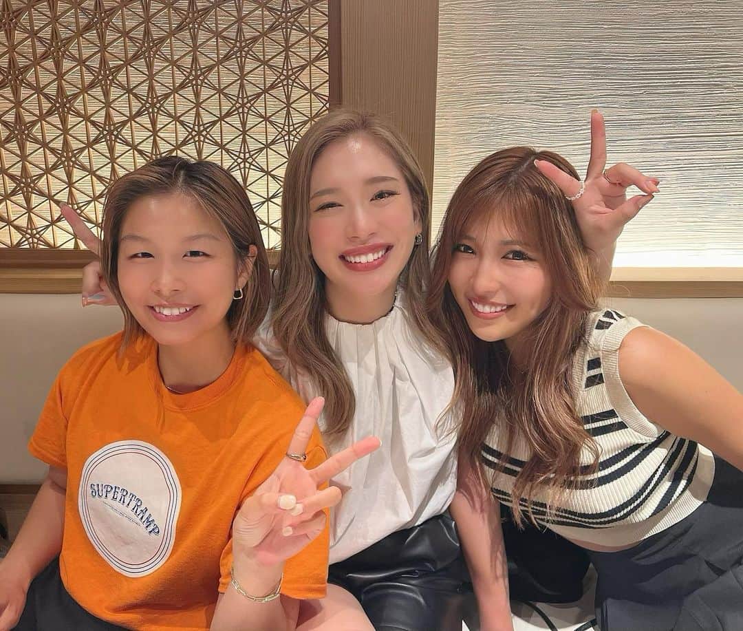  りさぶーのインスタグラム：「りさも書こ〜💘 福岡でも東京でも会ってるww . 再会も含め(爆笑)同世代でこんなに最高な仲間を持てて幸せです🙇 これからも切磋琢磨して頑張ろうね🥲今年一笑った風雅が天才でした(?) . #笛友達 #安定の三姉妹」