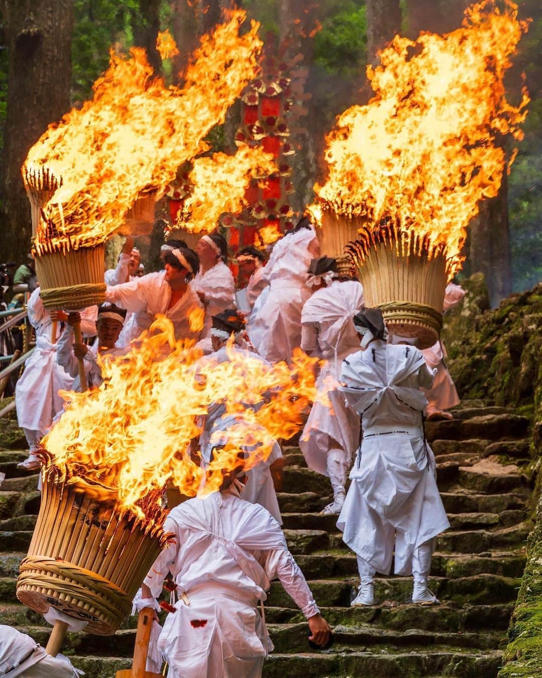 Visit Wakayamaのインスタグラム：「.  A blazing start to the summer. Flaming torches lead the deities from Kumano Nachi Taisha Grand Shrine to visit Nachi Falls each July. 📸 @ganbaredragons 📍 Nachi-no-Ogi matsuri, Kumano Nachi Taisha Grand Shrine, Wakayama  . . . . . #discoverjapan #unknownjapan #instajapan #landscape #japan #japantrip #japantravel #beautifuldestinations #wakayama #wakayamagram #explore #adventure #visitwakayama #travelsoon #visitjapan #travelgram #stayadventurous #igpassport #explorejapan #lonelyplanet #sustainabletourism #bucketlist #nachisan #kumano #nachifalls #pilgrimpaths #kumanokodo #nachinoogi #kumanonachitaisha #japanesefestivals」
