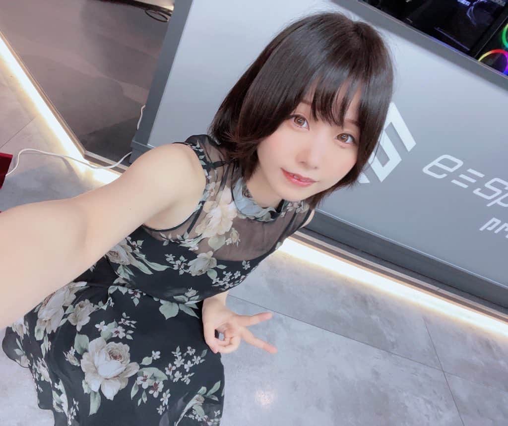 くろねこのインスタグラム：「全然インスタ投稿してなかった💦 先週のコンパス ニュースの時の写真🐾🐈‍⬛  #selfie #自撮り #自撮り女子 #japanese #japanesegirl #snidel #黒髪 #黒髪ボブ #ワンピースコーデ」