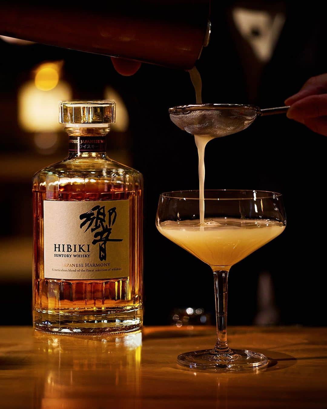 響 | SUNTORY WHISKY HIBIKIのインスタグラム：「. HIBIKI TIME ～二十四節気・大暑～  やわらかな香りに魅了されて。 The mild and elegant aroma enchants you.  #hibiki #響 #hibiki_time #二十四節気 #24seasons #大暑 #taisyo #bar #midnight #cocktail #バーテンダー #bartender」