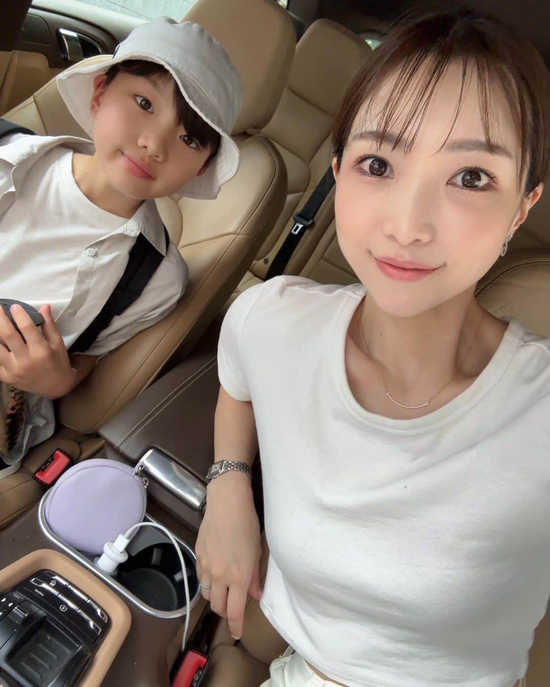 喜田彩子のインスタグラム：「⁡ ⁡ 月一の私の癒し＆ご褒美シーボン。 ⁡ 今回も クレンジング・洗顔 → 肌チェック → 東洋式フェイシャルケア → 肌に合わせたパック → フットケア → お手入れ後の肌チェック と、モリモリのフェイシャルケアプラン✨ ⁡ 施行後の肌チェックで今のお肌の状態を 詳しく知れるので毎回ドキドキ＆楽しみっ♡♡ 今回は明るさ(顔色)、キメが少しダウン💦 ⁡ 疲れ、寝不足も原因っぽい😢😭 丁度切れているスキンケアがあったので 今の肌状態に合わせて ⁡ ☑シーボンVCエッセンス MDS ☑フェイシャリストホワイト モイスチャークリーム をリピートし ⁡ 紫外線が特に気になる季節なので ☑シーボン AC バイタルセラムa を追加❤ ⁡ 乾燥やシワなどの光ダメージに全方位アプローチしてくれる シーボン最高峰のエイジングケア*シリーズの美容液だよ！ ⁡ ベタつかず、さらっとした仕上がりで 夏にも使いやすくておすすめです！✨ ⁡ 香りも大好きなイランイラン系でお気に入り🍃 ⁡ 今回も通常1,500円（税込)のトライアルプランが 500円（税込）で体験できる予約コードがあるので 是非使ってね💕 予約コード：【ka2304】 2023/7/31 予約分まで @cbon_jp のプロフィールにあるURLから予約できます。 ⁡ 6.7月中の来店ならうるおいハンドケアもついてきますよ～！ ⁡ ⁡ ⁡ ⁡ *エイジングケア：年齢肌にハリやうるおいを与えること #シーボン #マイシーボン #トライアルプラン体験」