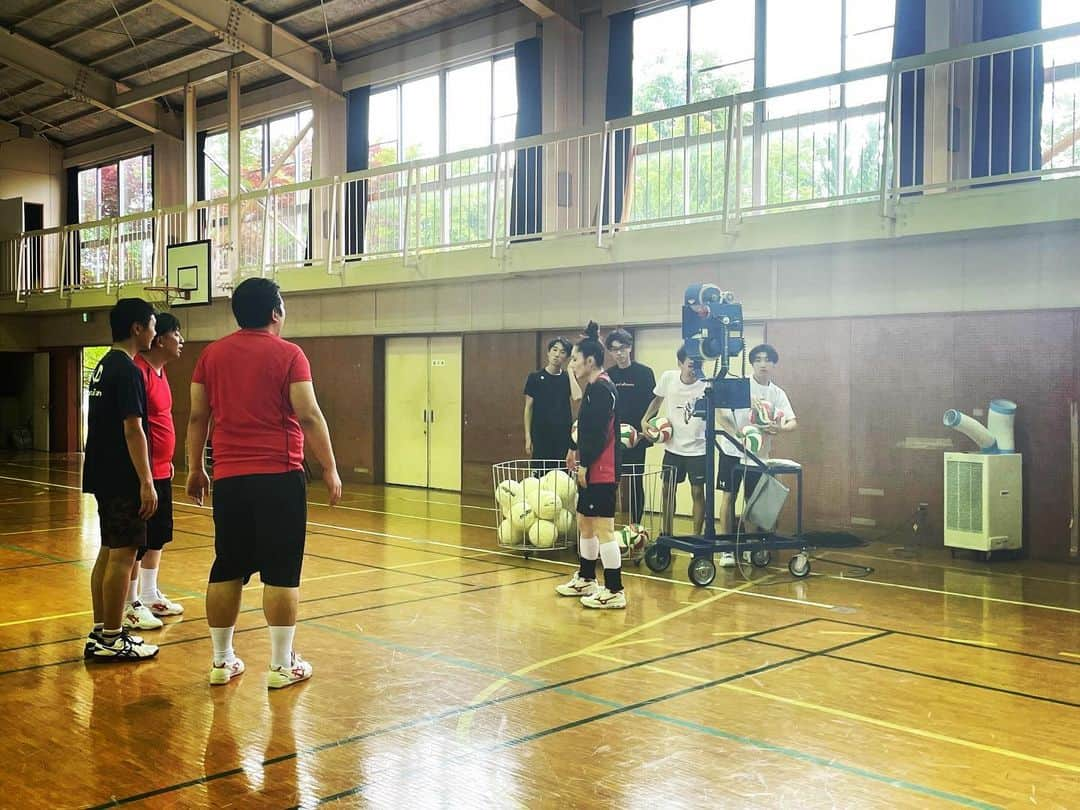 平野ノラさんのインスタグラム写真 - (平野ノラInstagram)「#有吉の壁 まもなく7時から⛹️‍♂️🏐  夏休み特別企画🎉 部活対抗おもしろ選手権⚽️ & ブレイク芸人選手権💪 の2本立て 青春真っただ中な方も懐かしの方もぜひお楽しみ下さい😂  目指せオンエア！ TVer見逃し配信  #有吉の壁 #バレーボール集結」7月26日 18時20分 - noranoranora1988