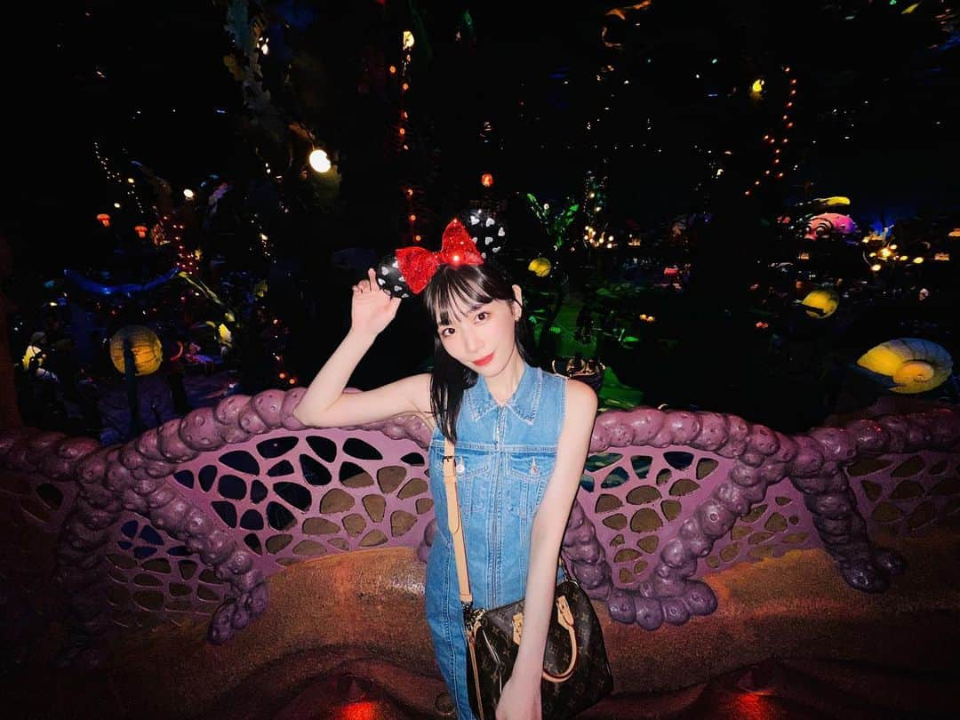 末永みゆのインスタグラム：「🧜‍♀️🐚🪼🐠🌺  #tokyodisneysea  #tokyodisneyresort  #disneysea  #disney  #disneylife  #tds #東京ディズニーシー #ディズニーシー  #ディズニー  #アリエル  #マーメイドラグーン」