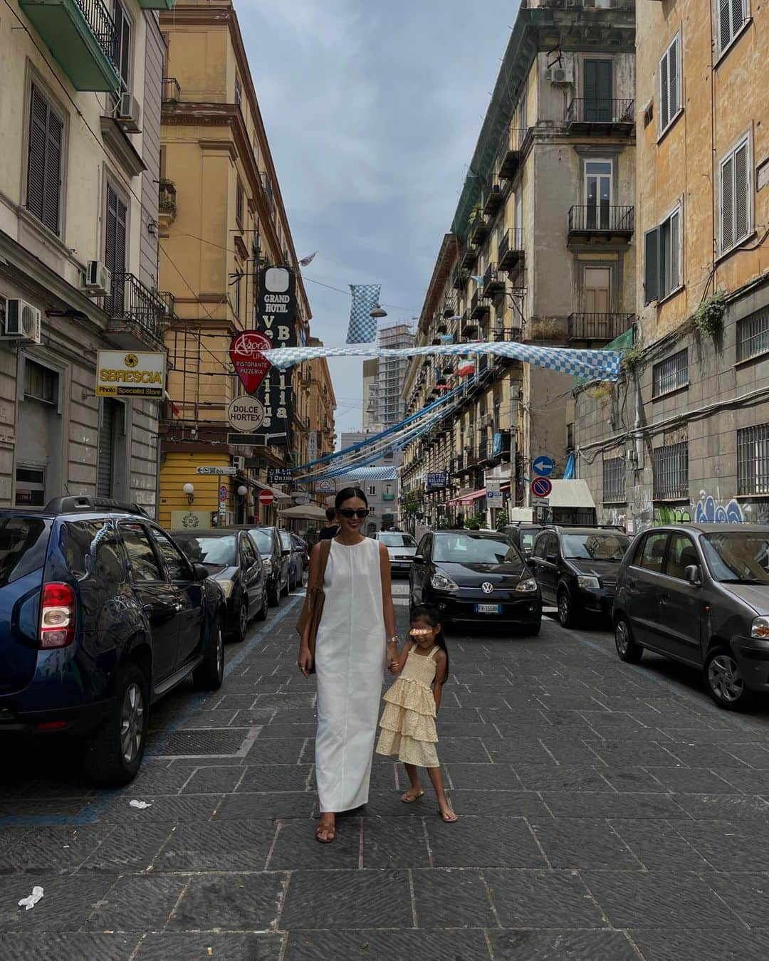 岡田美季さんのインスタグラム写真 - (岡田美季Instagram)「Napoli---Capri🛳💙 ナポリは治安が良い感じはしなかったけど危ない事もなく過ごせたけど他とは少し違う独特な雰囲気💭 ご飯が美味しい♡ひたすら食べちゃうヨーロッパ旅。 ナポリのおすすめはリールであげたお城からの絶景でした♡ #イタリア #イタリア旅行 #ナポリ」7月26日 18時24分 - mikiokada0225