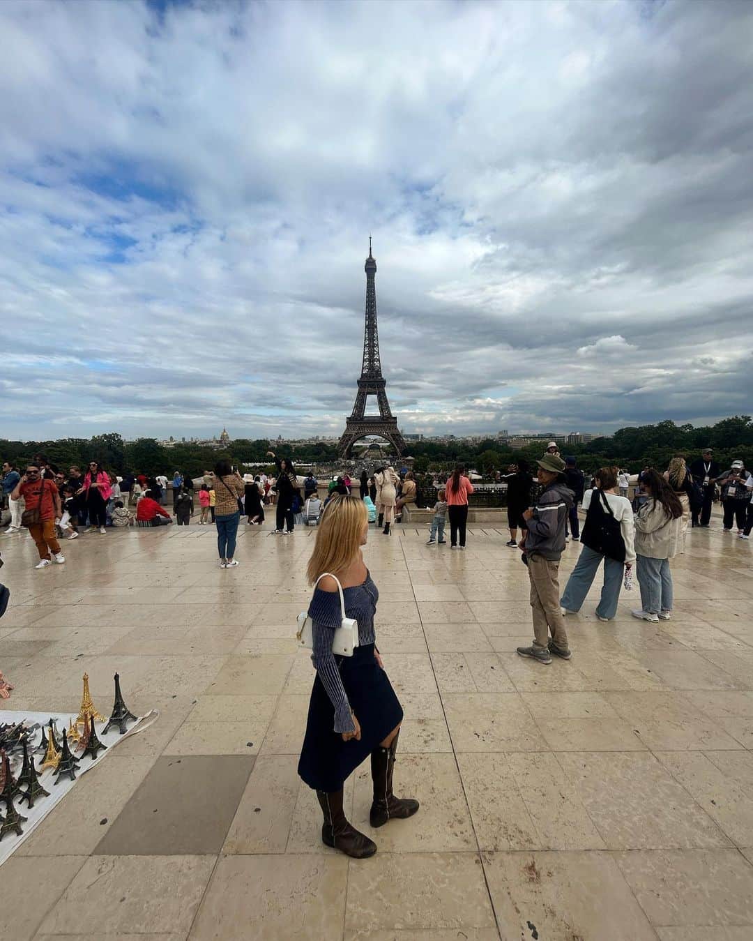 サクラ・キルシュさんのインスタグラム写真 - (サクラ・キルシュInstagram)「oui  #effeltower #paris #france #croissant #エッフェル塔 #クロワッサン #パリ」7月26日 18時34分 - sakura_kirsch