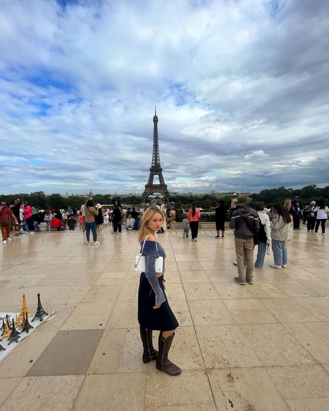 サクラ・キルシュさんのインスタグラム写真 - (サクラ・キルシュInstagram)「oui  #effeltower #paris #france #croissant #エッフェル塔 #クロワッサン #パリ」7月26日 18時34分 - sakura_kirsch