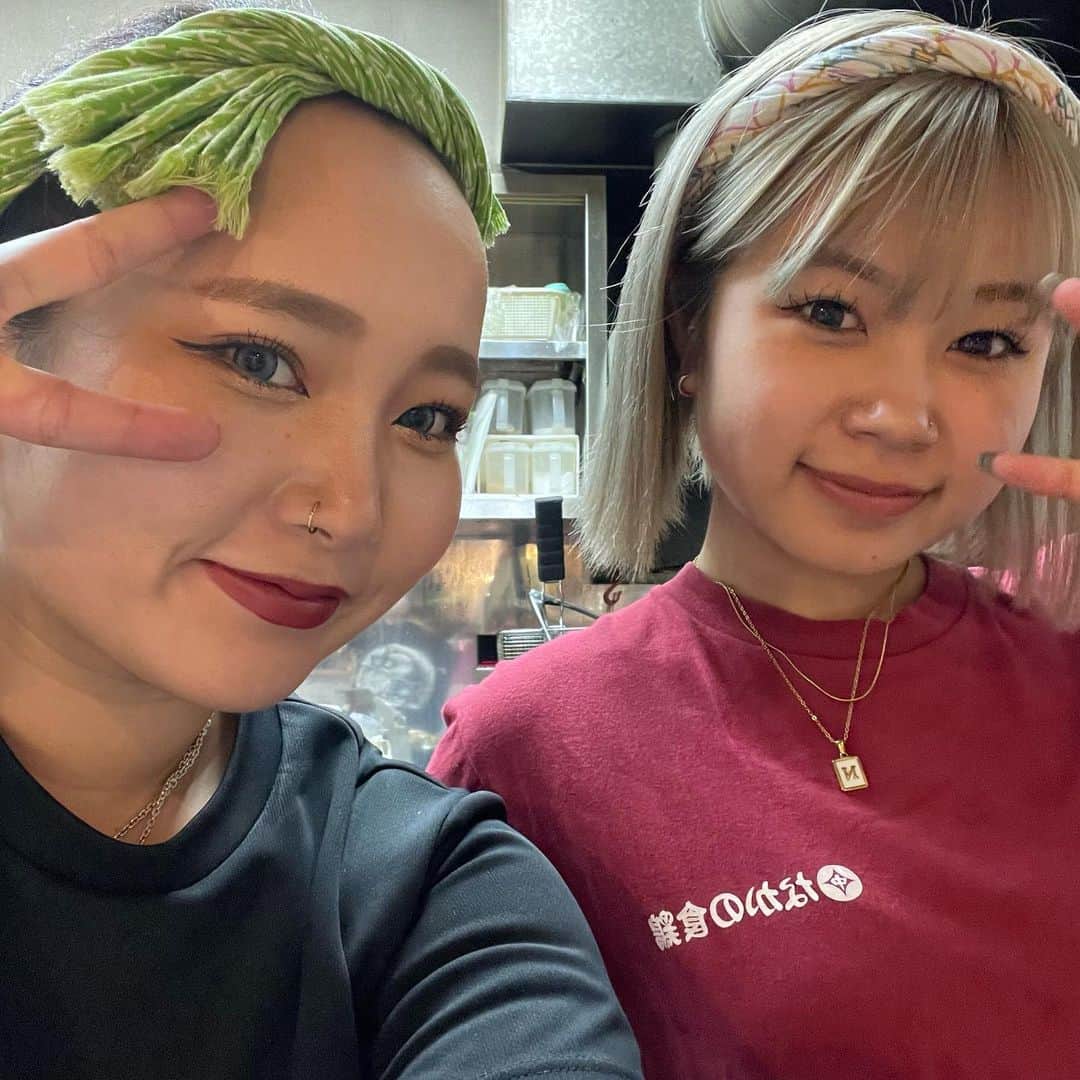 なかの食鶏十三店のインスタグラム：「こんばんは！ なかの食鶏十三店です🐓 今日も暑いですね🥵 なかの食鶏ではビールグラスをキンキンに冷やしてお待ちしております🍺 仕事終わりに、学校終わりに、会社の人でも、友達でも、もちろんおひとり様でも1日の終わりに一杯どうですか🍻店内も涼しくしてお待ちしております💟  #なかの食鶏 #なかの食鶏十三店  #十三 #十三グルメ  #十三居酒屋 #十三焼き鳥」