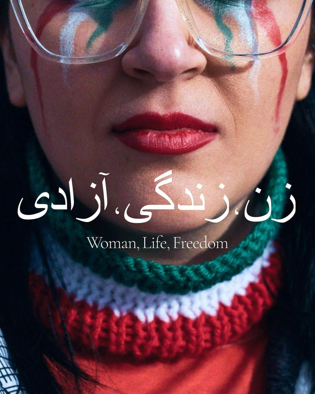 アンジェリーナ・ジョリーのインスタグラム：「Respect and solidarity to Iranian women and men for their courage in defending basic rights and freedoms, and thinking of those imprisoned or facing prosecution - as in other situations where freedom of expression is restricted or denied - including #ElahehMohammadi #NiloofarHamedi #NargesMohammadi #ToomajSalwhi   #womanlifefreedom #mahsaamini #humanrights」