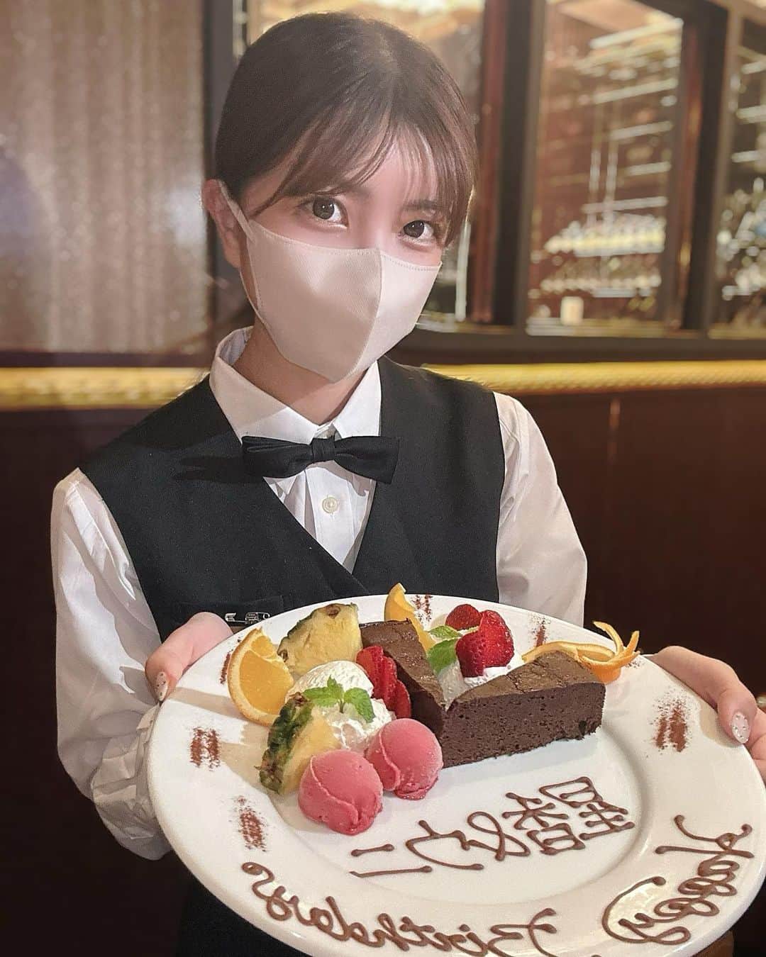 中山星香のインスタグラム：「エンパイアでもお誕生日お祝いしてもらってHAPPY〜🍷🥩 #enpiresteakhouse #enpire」