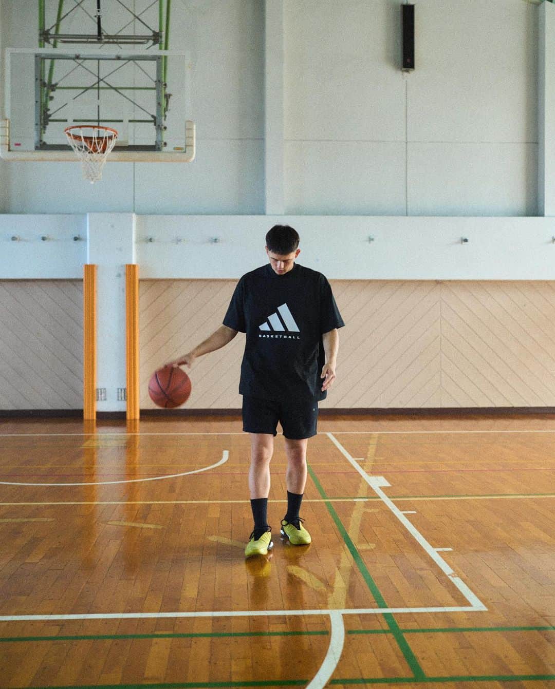 ADIDASTOKYOさんのインスタグラム写真 - (ADIDASTOKYOInstagram)「バスケットボールをプレーする、その情熱への原点へと回帰する。  #RememberTheWhy #adidasBasketball」7月26日 10時08分 - adidastokyo