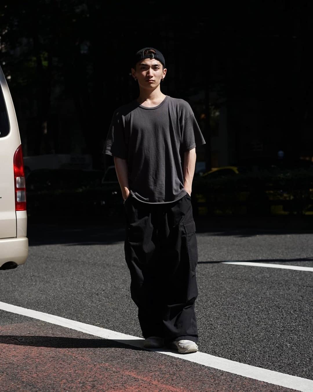 のインスタグラム：「Name: 酒井 那夏⁠ Age: 22⁠ ⁠ Tops #GU⁠ Bracelet #HARE⁠ ⁠ Photo by @you__1009⁠ ⁠ #スナップ_fs #fashionsnap #fashionsnap_men」