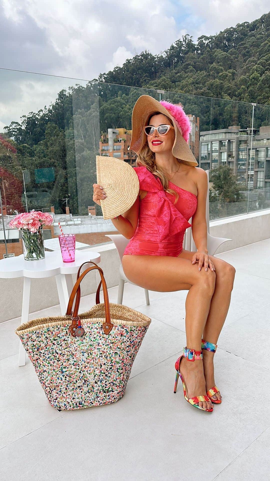 のインスタグラム：「Con cuál te quedas? 💗 #barbiestyle #barbie #barbiereels  Como gozamos haciendo este reel!! Vestuario: @ednavelez」