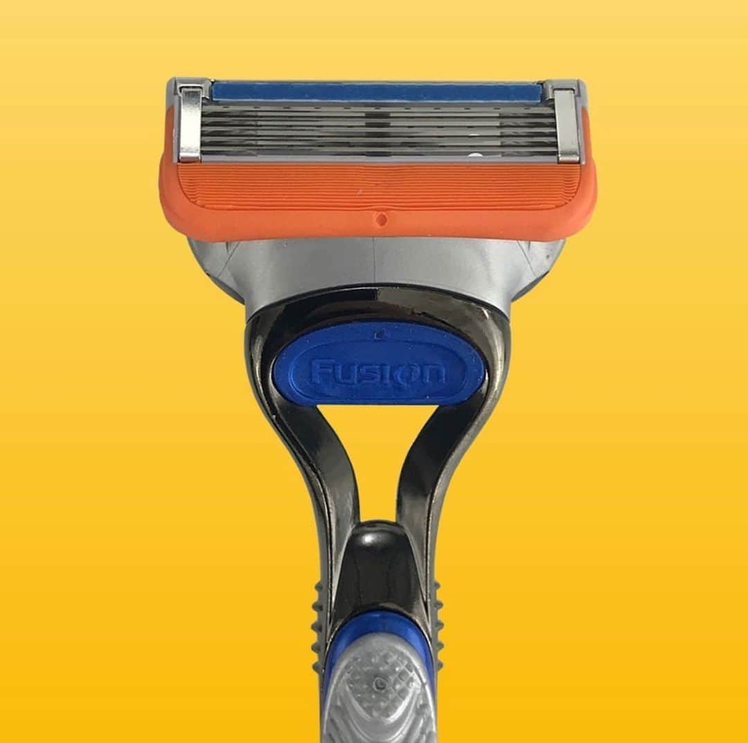 P&G（Procter & Gamble）のインスタグラム：「Sustainable *and* accessible? Through #PGInnovation and inclusive design, we’re giving you more sustainable packaging options.  One example: our @Gillette razors. Today, around 80% of our refillable razors sold globally have cardboard packaging in a pulp tray, making them easier for People with Disabilities to open as well. Check out the P&G Blog for more.」
