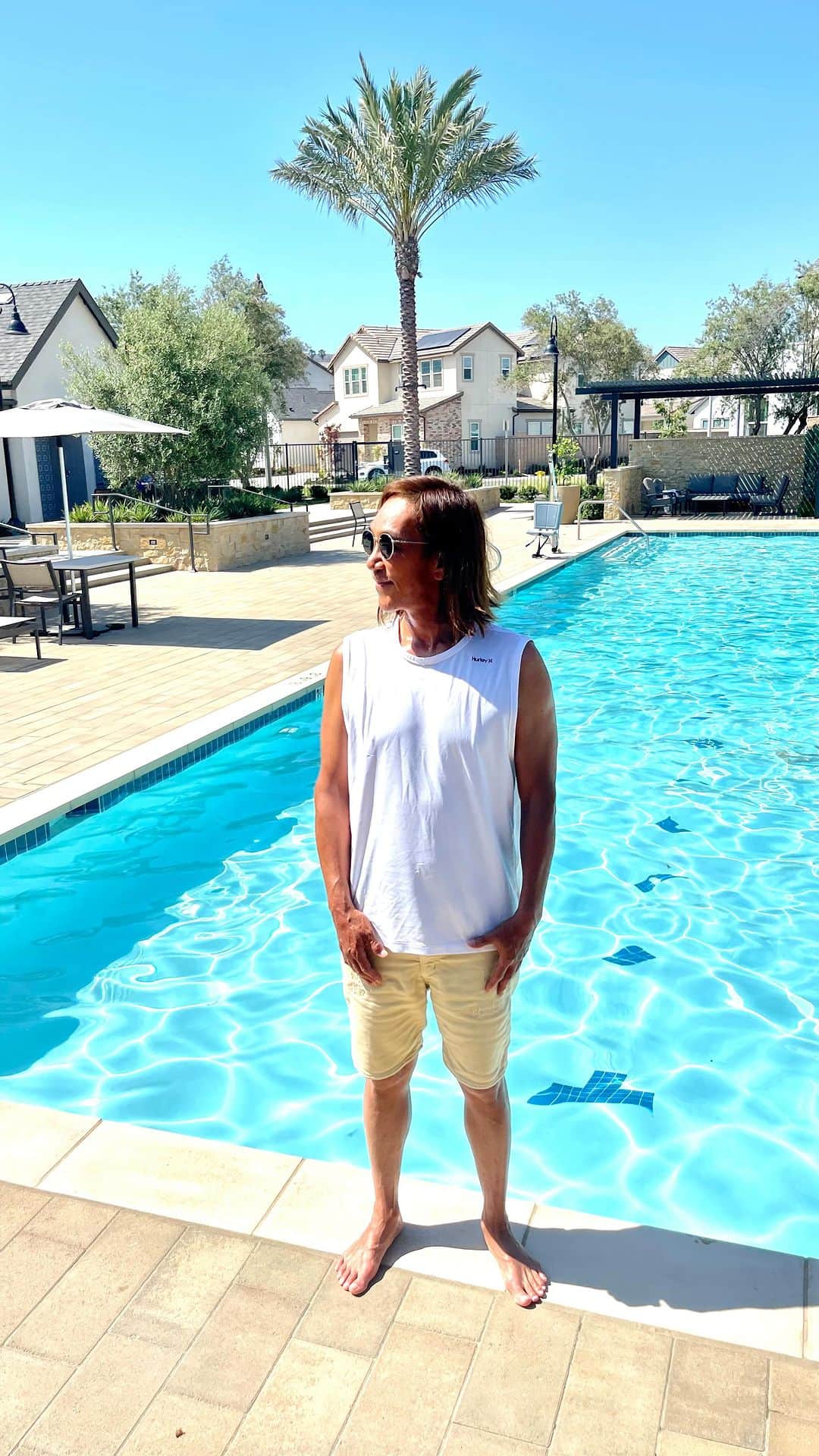 のインスタグラム：「自宅🏡コミニティーのプール🏊‍♂️  気持ちいいね  来週はハワイ🌺へ行きます  #プール  #summer  #夏休み  #ハワイ  #カリフォルニアスタイル」