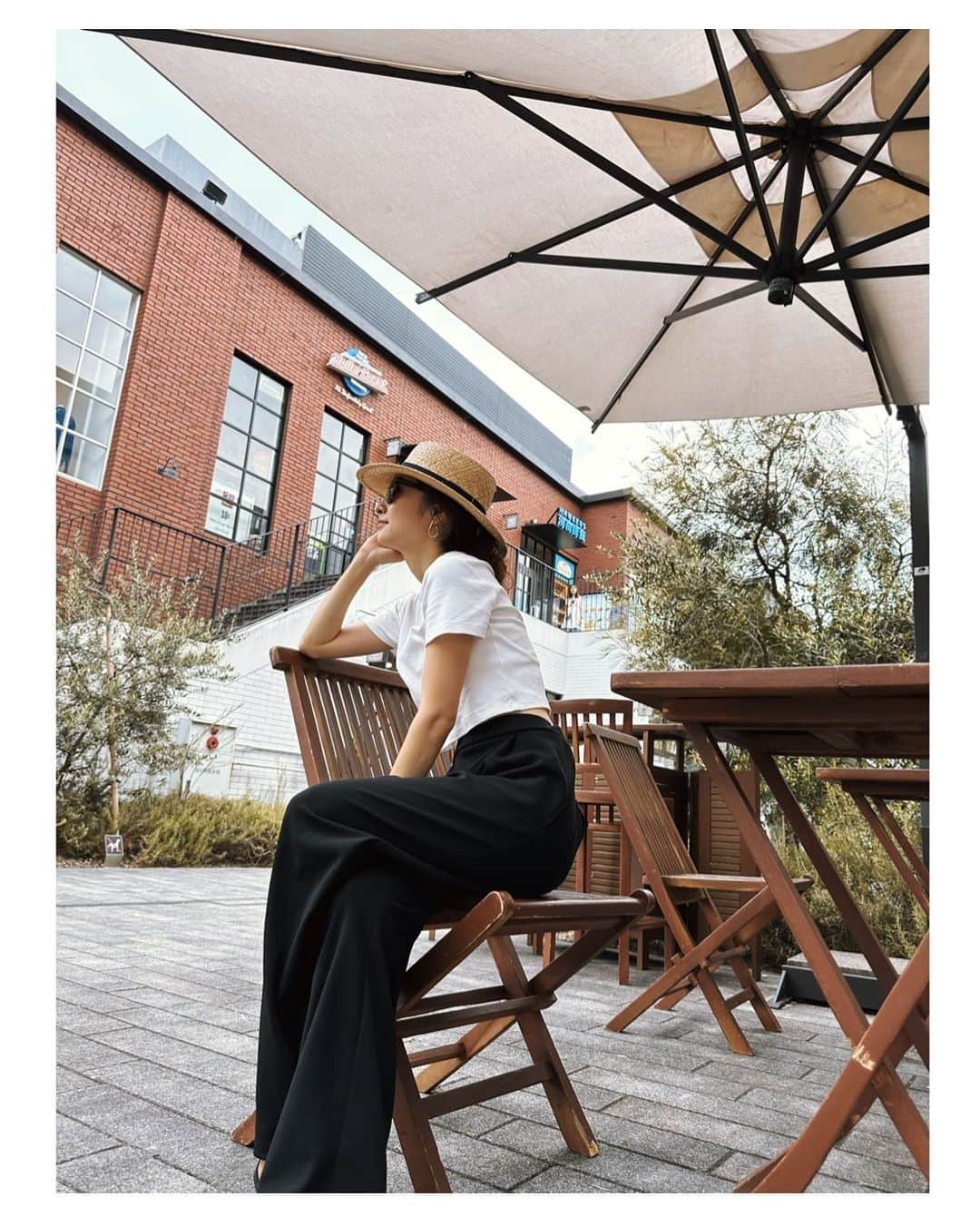 木口亜矢のインスタグラム：「この夏いちおしの Tapered easy pants unisex  今日もこれ着て店頭へ 昨日もこちらのパンツを 試着してくださったお客様が 素敵に着こなしてくださり 「トップスと合わせて着ます♡」 と言ってくれたり♡  夏も秋も使える制服化する一本  店頭に一緒にいる @maako_hinahina ちゃんも 「楽〜♡」と言ってました☺︎ 本日2人してパンツかぶり♡  それでは今日も二子玉でお待ちしてます☺︎  #unisex #pants」