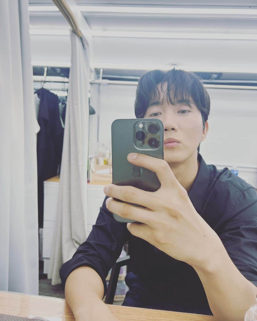 ゴニル（GEONIL）さんのインスタグラム写真 - (ゴニル（GEONIL）Instagram)「‘어른동화’ 촬영중 한컷📸」7月26日 11時04分 - ggeeoonnil