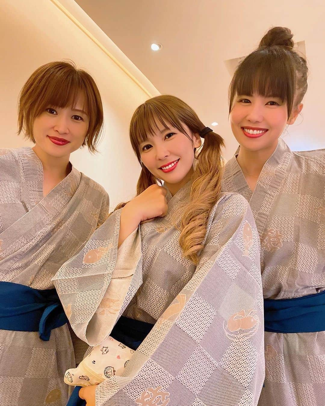 井上直美さんのインスタグラム写真 - (井上直美Instagram)「いつもと違う釣りガールの浴衣姿(о´∀`о)  最強なお二人とご一緒出来て幸せ過ぎるー♡ さゆりちゃんは最近一緒に釣りする機会が増えて益々大好きになってしまいました。何のにごりも無い全てがピュア100%の天然水みたいなお方です( ^ω^ )  そして、ずっとテレビで観ていて大ファンだったゆうこお姉さん♡お話している時の言葉のチョイスや行動が面白過ぎてまさに天才。 そんな刺激的なお二人といられるなんて♪神様ありがとうございます。  　#AIするトップガイド　#井阪祐子 さん　#そらなさゆり さん　#釣りガール　#岡山放送」7月26日 11時05分 - naochingyo