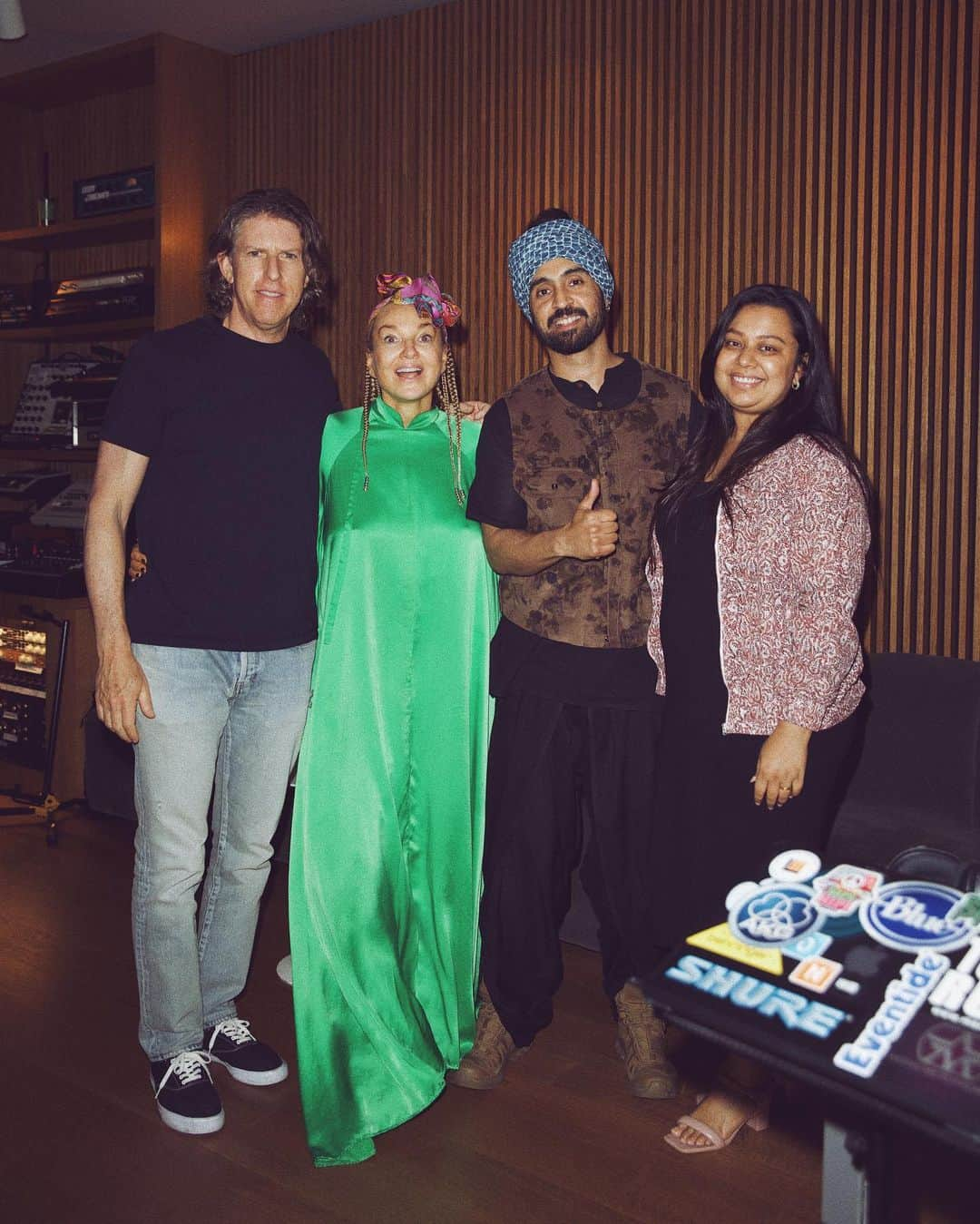 シーアさんのインスタグラム写真 - (シーアInstagram)「“ Unstoppable Vibe “ SIA - What An Energy Happy Vibe 😇  @siamusic x @diljitdosanjh #gregkurstin」7月26日 11時10分 - siamusic