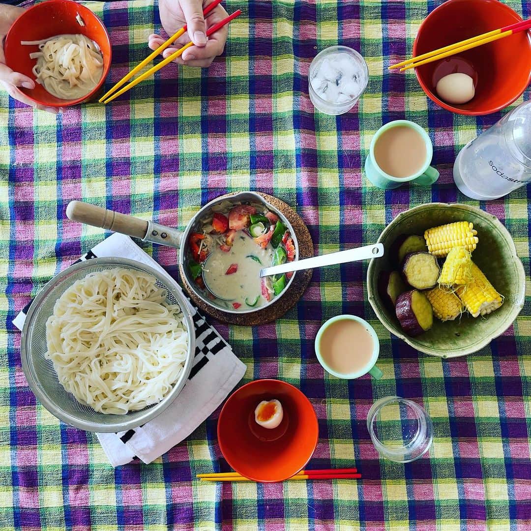 池田有希子のインスタグラム：「暑い！グリーンカレーを館林うどんでいただきます！  #foodstagram #greencurry」