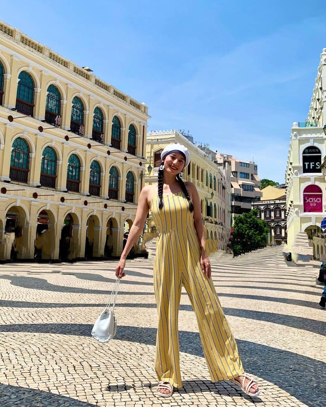 レイヤマダのインスタグラム：「💛💛💛  マカオには30もの世界遺産があります。  #🇲🇴 #🇵🇹  ⛲️Largo do Senado ⛪️Igreja de São Domingos ⛪️Ruínas da Antiga Catedral de São Paulo ⛪️Igreja de São Lázaro  #セナド広場  #聖ドミニコ教会  #聖ポール天主堂跡  #聖ラザロ教会  #マカオ女子は写真撮るのが上手 #みんな優しい」