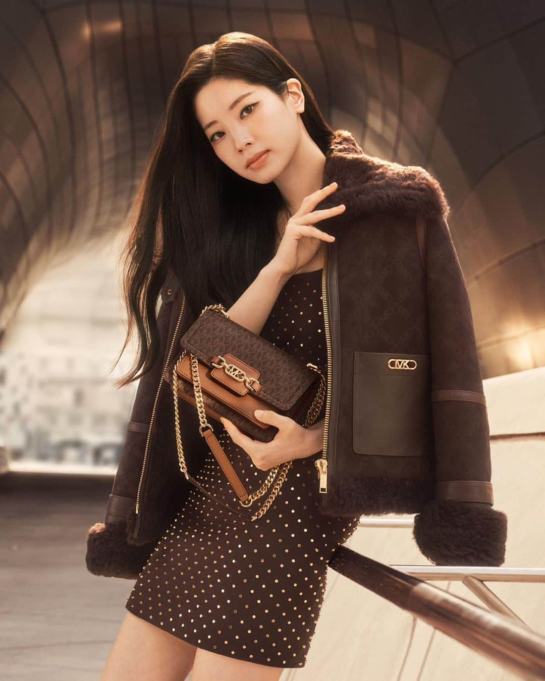 TWICEさんのインスタグラム写真 - (TWICEInstagram)「Introducing Dahyun, member of the global group TWICE, as the newest Global Brand Ambassador for Michael Kors.  The South Korean-native and musical sensation stars in our latest campaign, holding the Signature Logo Heather bag. #MichaelKors   @michaelkors @dahhyunnee   #TWICE #트와이스 #DAHYUN #다현」7月26日 11時39分 - twicetagram