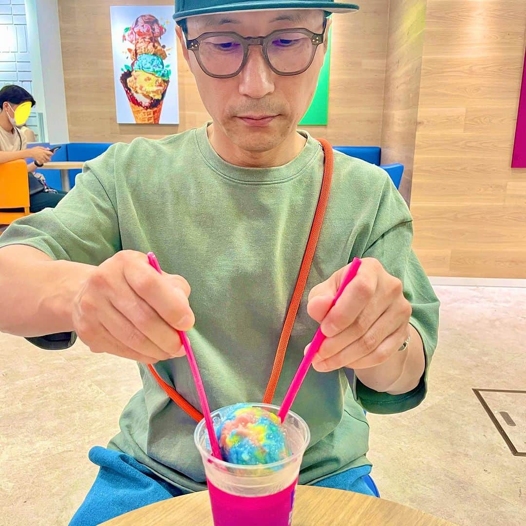 ボン溝黒さんのインスタグラム写真 - (ボン溝黒Instagram)「先週すっちーさんと劇場終わりに、小杉さんと藤本とたこしげで合流しました。 懐かしさよりも、笑いすぎて酔いました🤪 #baseよしもと  #で育ちました #今も吉本興業でよかった #とおもった #すっちーさんとお昼に31アイスクリーム行った #僕がこれは甘すぎるやろって思って辞めたアイスを須知山田警部の顔で注文してた」7月26日 11時40分 - bontheworld
