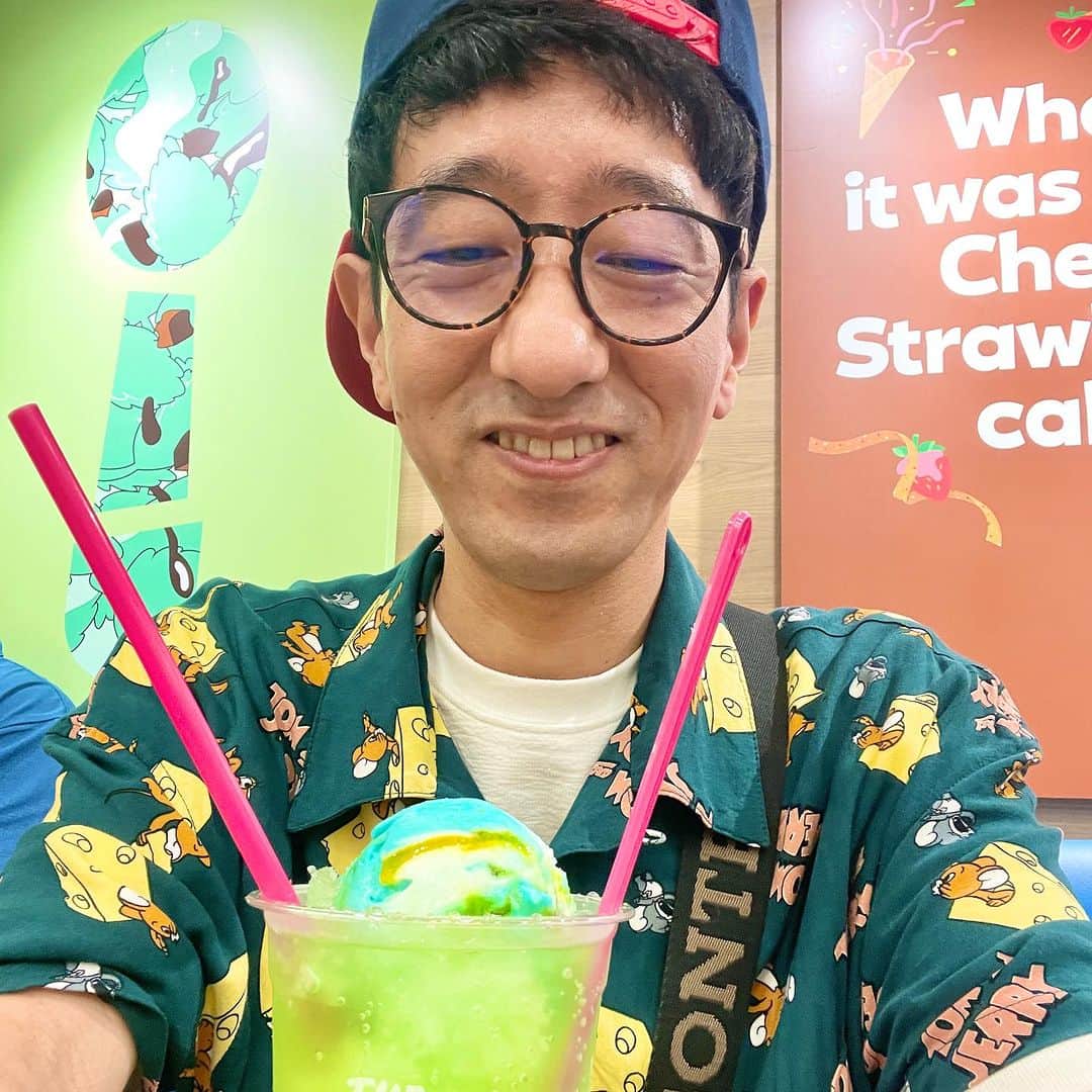 ボン溝黒さんのインスタグラム写真 - (ボン溝黒Instagram)「先週すっちーさんと劇場終わりに、小杉さんと藤本とたこしげで合流しました。 懐かしさよりも、笑いすぎて酔いました🤪 #baseよしもと  #で育ちました #今も吉本興業でよかった #とおもった #すっちーさんとお昼に31アイスクリーム行った #僕がこれは甘すぎるやろって思って辞めたアイスを須知山田警部の顔で注文してた」7月26日 11時40分 - bontheworld