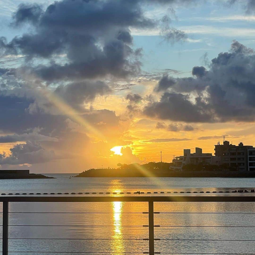 UlalaGirlさんのインスタグラム写真 - (UlalaGirlInstagram)「太陽に包まれて海を感じて火を見て月を浴びて運を試して魂が洗われた。  魂の磨き方も教わった。  沖縄は特別な島🐉 ありがとう沖縄🖤  I’ll be back very soon」7月26日 11時45分 - ulalagirl