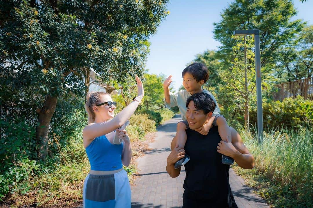 はるきさんのインスタグラム写真 - (はるきInstagram)「3年半ぶりの再会 この期間でもっと仲良くなって欲しいな🤭  #子ども #仲良く  #family」7月26日 11時51分 - hr.8ruki