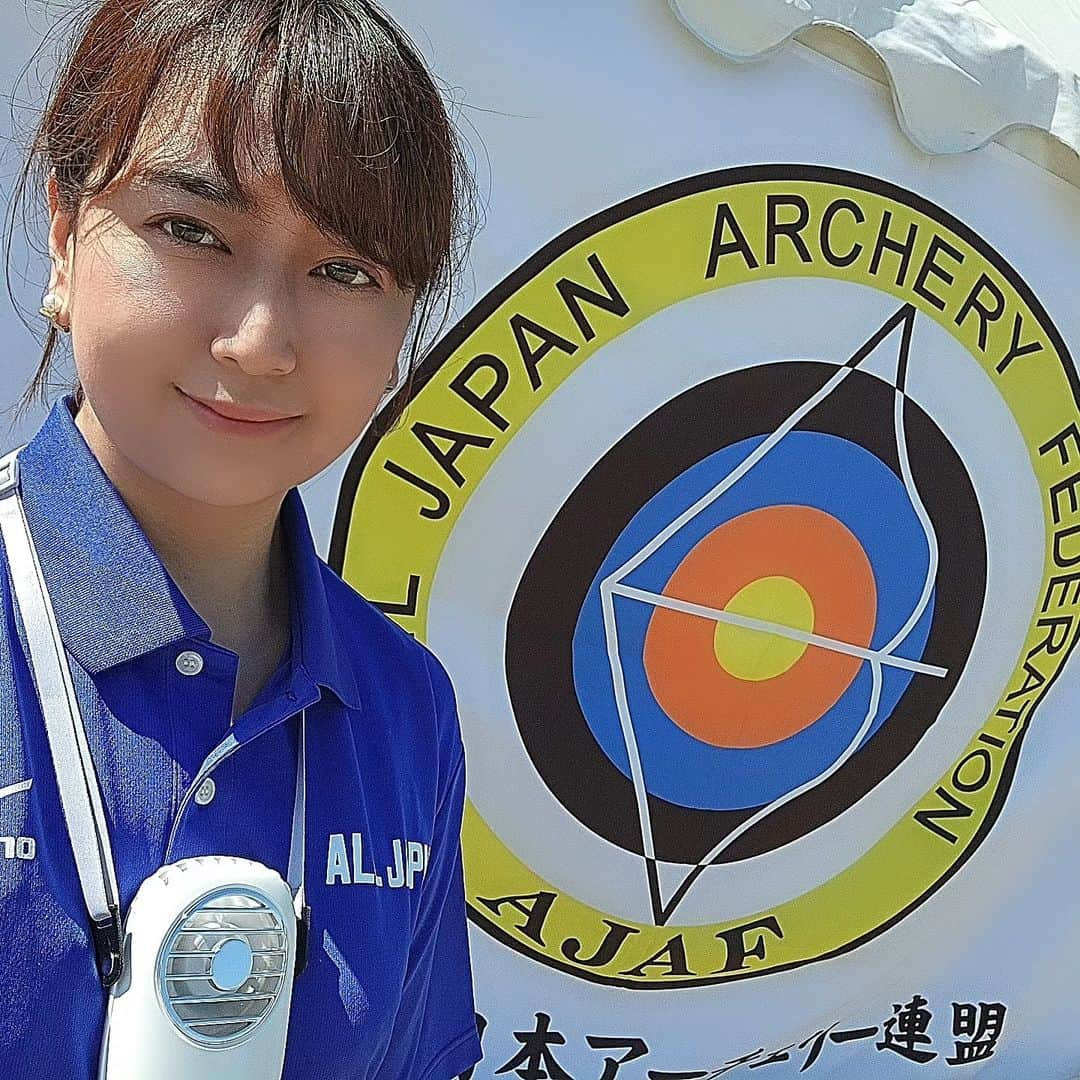 矢田優季さんのインスタグラム写真 - (矢田優季Instagram)「.⁡ ⁡⁡全日本アーチェリー連盟(@japan.archery )のイベント！ かつて全力で挑んだ事が今の道にも繋がってた。⁡ ⁡本当に嬉しくて感動しています⁡！⁡⁡⁡ ⁡ ⁡⁡今回行われた『笑顔を繋ぐアーチェリー！』は、大人から子供までどんな方でも参加出来るアーチェリーのイベントです。⁡ ⁡・アーチェリー体験⁡ ⁡(それも1射2射じゃなく沢山うつことができます！)⁡ ⁡・トップ選手によるトークショー⁡ ⁡・デモンストレーション⁡ ・大抽選会⁡ ⁡⁡ ⁡と内容はたっぷり盛りだくさん！⁡ ⁡⁡笑顔溢れる素敵なイベントとなりました！ ⁡⁡⁡ ⁡私も全体司会として普及に関わらせて頂きました。 ⁡関係者の皆様ありがとうございました！⁡ ⁡⁡ ⁡ ⁡⁡ ⁡⁡高校時代、私はアーチェリー部で暑い日も寒い日も雨が降っても風が吹いても、仲間と共にインターハイを目指して練習に打ち込んでいました🏹⁡ ⁡⁡ ⁡14歳の時にはアナウンサーになると決め、⁡ ⁡高校も「放送部一択！」と思っていたのですが、⁡ ⁡気がついたらアーチェリー部に入っていました。⁡ ⁡⁡そのくらい魅力的で面白いスポーツです！⁡⁡⁡ ⁡ 東京五輪でアーチェリーの仕事に関わりたくもできなかった時にもう⁡縁はないのかな、、、と思っていた直後。⁡ ⁡テレビ東京の仕事で会場跡地の再利用という話題を通じ縁が結ばれました。⁡ 今回は、その後また途切れかけていた糸を一生懸命探して探して手繰り寄せて下さったそうで😭❤⁡ ⁡ イベントが終わったあと、⁡ ⁡「連絡先知ってる人と名刺を持っている人とネットを駆使してようやく見つかった。たどり着けた時本当に嬉しかった！またぜひ一緒にやりましょう！」と言って頂きました🥺⁡ ⁡ ⁡こちらこそ、⁡ ⁡「見つけて頂きありがとうございます。⁡ ⁡また私とアーチェリーを繋いでくれてありがとうございます。」と感激しすぎて目がうるうるしました。⁡ 感謝の気持ちでいっぱいです🙏🏻✨⁡ ⁡⁡ ⁡普及に携わらせて頂き大変光栄でした！⁡ ⁡もっともっと大勢の人に魅力が伝わりますように！ ⁡   #アナウンサー⁡ ⁡ #女子アナ⁡ ⁡ #ナレーター⁡ ⁡ #アーチェリー⁡ ⁡ #archery⁡ ⁡ #全日本アーチェリー連盟⁡ ⁡ #日本代表⁡ ⁡ #浜松北高⁡ ⁡ #アーチェリー部」7月26日 11時51分 - yuki.ccs_0424