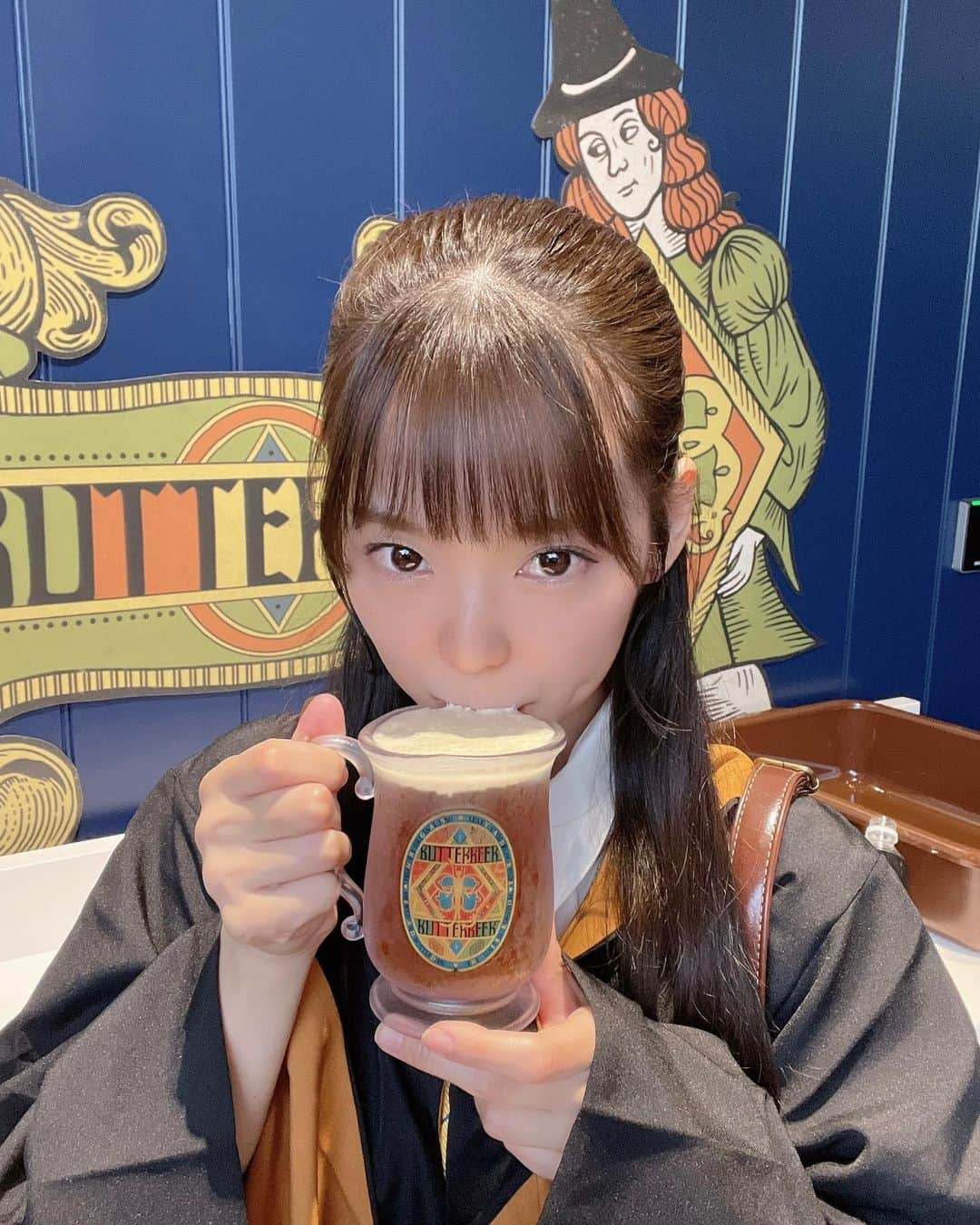 白石真菜さんのインスタグラム写真 - (白石真菜Instagram)「バタービールの泡をどうやって付けるのか！！！！😳  実はバタービールは甘くて苦くて不思議な味で得意じゃなかったんだけど、このバタービールとっても美味しかったよ🍻   #ハリーポッター #ハリーポッタースタジオツアー  #バタービール #白石真菜 #しーまな」7月26日 12時02分 - shiraishi_mana47