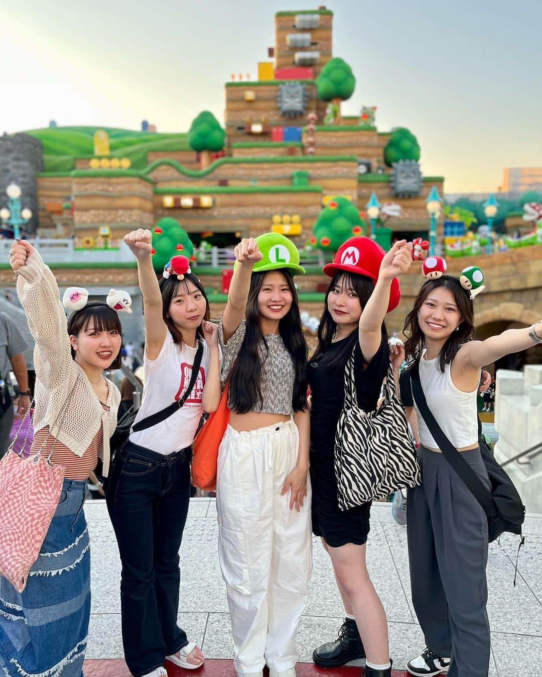 新大阪歯科衛生士専門学校【公式】のインスタグラム：「校外レクリエーション①🌈  全学年でユニバーサルスタジオジャパンに 行ってきました🥳🌏」