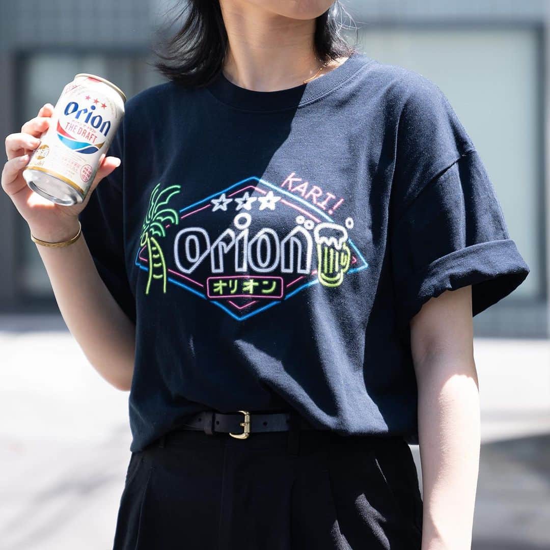 LOFT公式アカウントさんのインスタグラム写真 - (LOFT公式アカウントInstagram)「⠀ シャツ1枚で過ごせる夏は、遊び心のあるＴシャツを楽しみたい♪  真夏の沖縄のビアガーデンを彷彿とさせる、トロピカルなネオンサインのＴシャツとオリオン提灯タオルは、夏のムードたっぷり。  「オリオンビール(Orion Beer)」と沖縄Tシャツ「HABUBOX」のコラボアイテムです。  オリオンビールは、｢沖縄社会の底辺を支える」という企業理念のもと、1957年誕生しました。現在では、沖縄県内の飲み屋やレストランなどにオリオンビールを目にしないことはないほど県民に定着しています。三ツ星は、社が南の星であることをアピールしたロゴマークです。  ⠀ --------------------------------------- ☑オリオンビール×HABUBOX  ●オリオンネオンサインTシャツ　税込4,840円  ●オリオン提灯タオル　税込2,178円  ■販売店舗：ロフト20店舗+ロフトネットストア 池袋ロフト・渋谷ロフト・銀座ロフト・吉祥寺ロフト・町田ロフト・二子玉川ロフト・横浜ロフト・川崎ロフト・ 大宮ロフト・新三郷ロフト・千葉ロフト・新潟ロフト・仙台ロフト・梅田ロフト・千里バンパクロフト・あべのロフト・西宮ロフト・京都ロフト・天神ロフト・小倉ロフト  ⠀ ※取り扱い商品は店舗により異なります。 詳しくはご利用の店舗へお問い合わせをお願いいたします。 #オリオンビール #orionbeer #オリオンビールTシャツ #提灯タオル #オリオンビールグッズ #オリオンドラフトビール #オリオンドラフト #オリオンビール好き #オリオン缶ビール #オリオンビール最高 #オリオン生ビール #オリオン生 #夏のビール #沖縄ビール #ドラフトビール #沖縄といえば #夏の飲み物 #夏グッズ #沖縄産 #沖縄ファッション #ロフト #loft #loftjapan #japanshopping」7月26日 11時58分 - loft_official