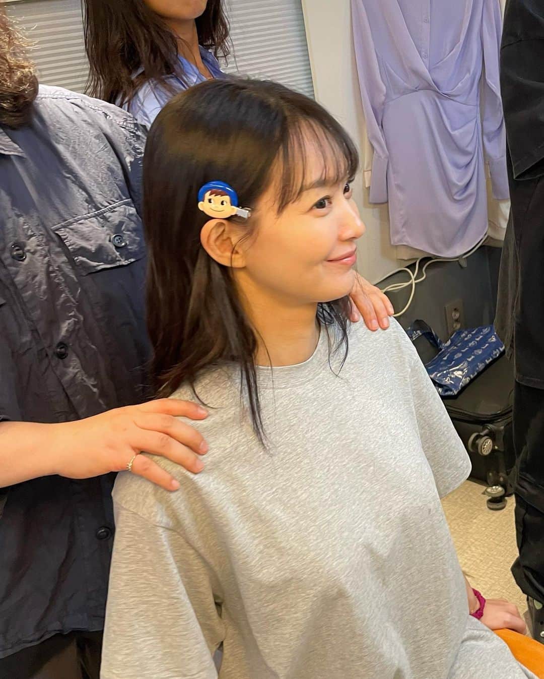 シン・ミナのインスタグラム：「유행.. 이 좀 지났죠🥹」