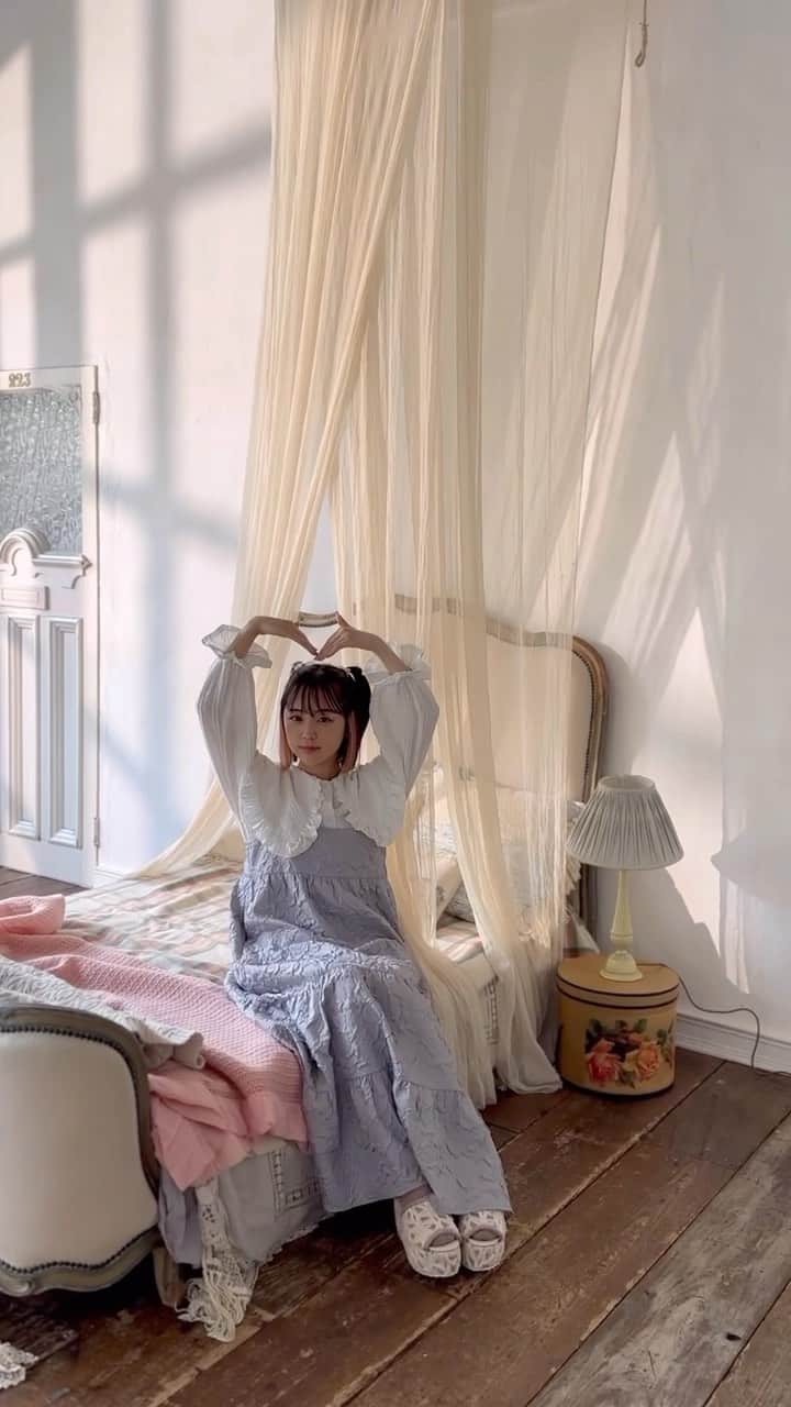 merry jennyのインスタグラム：「【 web  catalog ! 】 ㅤㅤㅤㅤㅤㅤㅤㅤㅤㅤㅤㅤㅤ merry jenny 2023 autumn Dream well feat.naenano  ㅤㅤㅤㅤㅤㅤㅤㅤㅤㅤㅤㅤㅤ 本日 7/26 (wed)  official web store RUNWAY channel にて 2023 autumn web  catalog vol.1が公開されました！ ㅤㅤㅤㅤㅤㅤㅤㅤㅤㅤㅤㅤ  topのURLから⇨  @merryjenny_instagram ぜひcheckしてくださいね♡ ㅤㅤㅤㅤㅤㅤㅤㅤㅤㅤㅤㅤㅤ 　 model : @naenano0114  photographer : @rikki_ueno  hair&make : @misu__hm  direction : @merryjenny_instagram  ㅤㅤㅤㅤㅤㅤㅤㅤㅤㅤㅤㅤㅤ ㅤㅤㅤㅤㅤㅤㅤㅤㅤㅤㅤㅤㅤ #merryjenny #メリージェニー  #2023aw #autumn #dreamwell  #webcatalog  #naenano #なえなの さん」