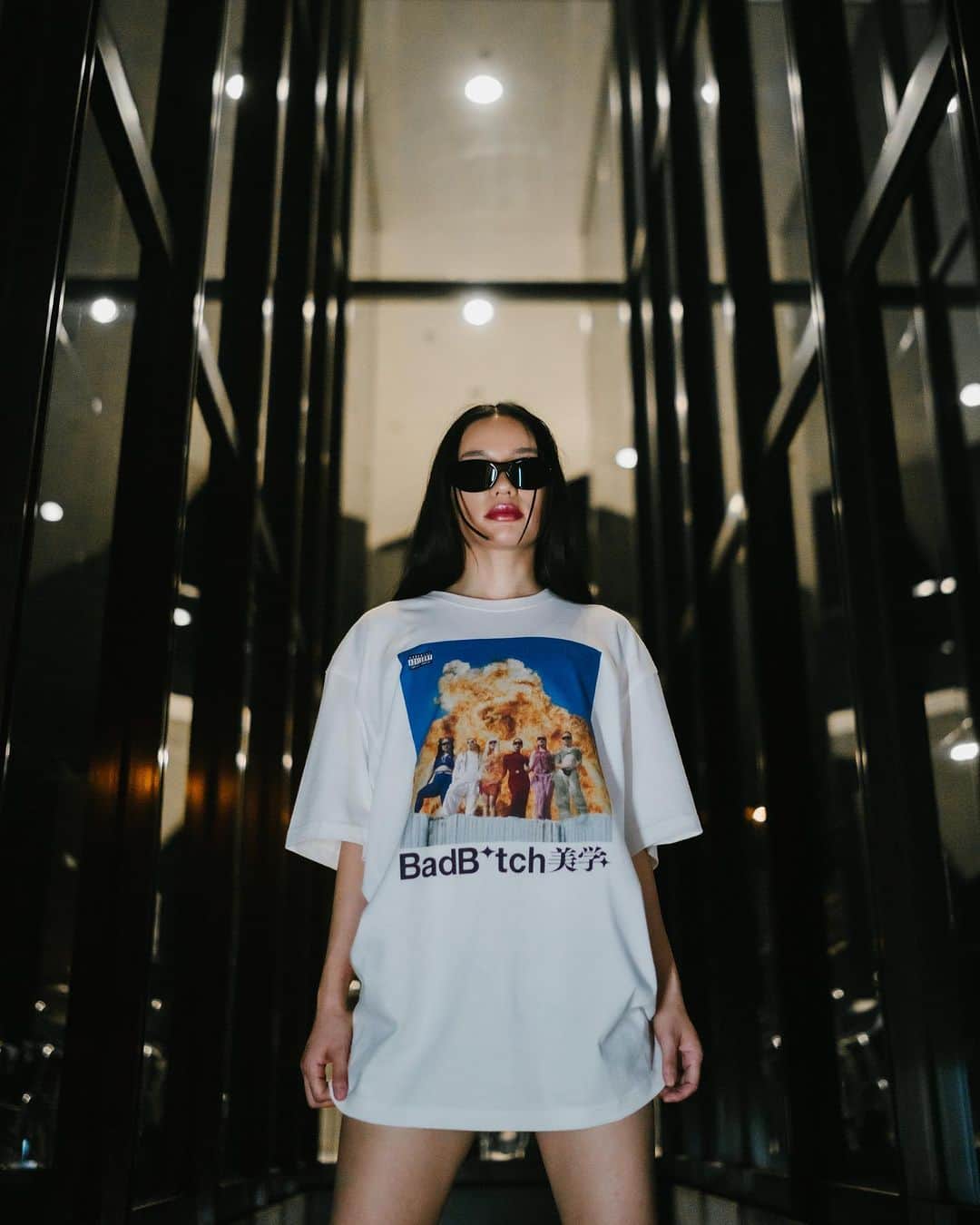 Awichのインスタグラム：「BBB Tee👚💝🌏😈🤟 皆んな揃ったジャケ写がかっこよくてTシャツにしてみた❤️‍🔥😆  ストーリーからリンク🔗へFly 🦋  📷　@hirozzzz」