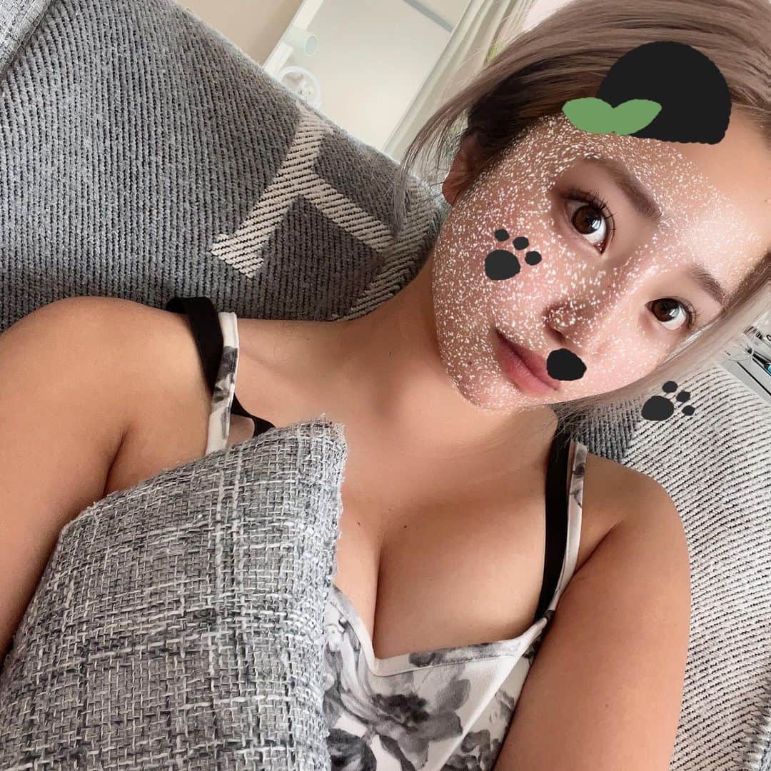 MII MAMAのインスタグラム：「. . . 🐼🌱 ------------------------------------------ 🔎White Style mi mama 良かったらチャンネル登録お願いします🙇🏽‍♀️ #YouTube#ユーチューバー#主婦ユーチューバー#MIIMAMA#チャンネル登録お願いします#2児ママ#年子ママ#ギャルママ#ぎゃるまま#アラサーママ#アラサー#30代#30代ママ#ホワイトインテリア#モノトーンインテリア#シンプルな暮らし#収納#ホワイト収納#イチナナ#イチナナライバー#専属ライバー#主婦ライバー#17LIVE#主婦YouTuber#ママYouTuber#ママライバー#幼稚園ママ#小学生ママ」