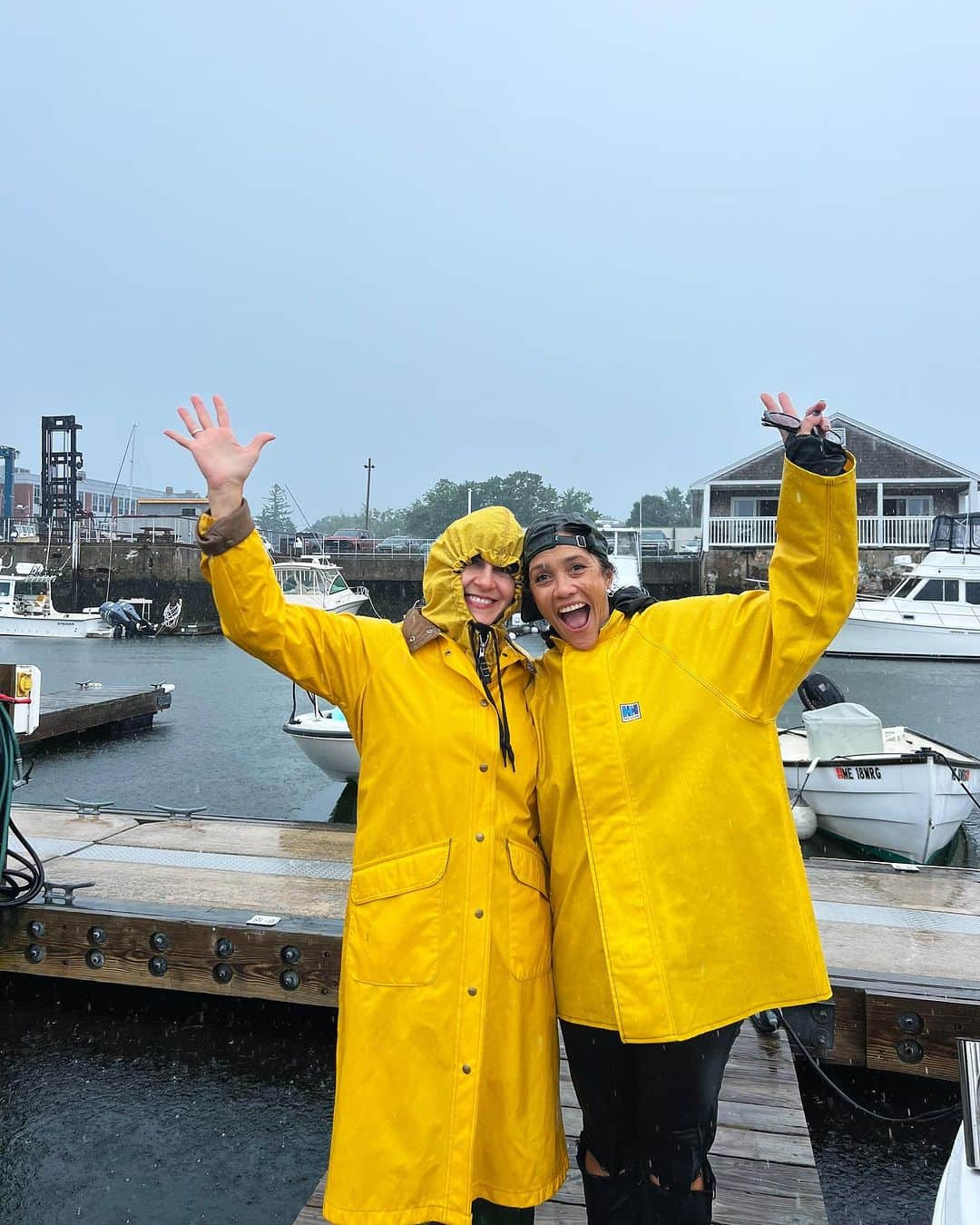 Ilana Wilesさんのインスタグラム写真 - (Ilana WilesInstagram)「Come to Maine, Lucy said. “We’ll stay in a house on a little island. Just drive to Portland and we’ll pick you up by boat.” Cut to us arriving in a torrential downpour. Like the hardest I’ve ever seen it rain in my life. Lucy and Eric were there to pick us up as promised. With double raincoats for us both, rubber flip flops cause Lucy knew I would show up in platform sandals, garbage bags to put over our luggage and wheel barrows to navigate the docks, one step at a time to make sure my flip flops had traction so the wind wouldn’t blow me into the water. When we finally had all our stuff in the boat, they handed Mike a beer and me a can of rosé and then took off into the choppy water. As the rain pelted us in every direction imaginable and I struggled to hang onto both my rosé and the railing for dear life, I shouted above the storm. “HOW LONG DID YOU SAY THIS BOAT RIDE IS TO THE HOUSE??” Lucy shouted back. “TWO HOURS.” Hahahaha. It was ten minutes. Whole thing felt unreal. Like I was in a Wes Anderson movie. Or the final scene of the Truman Show. Is this real life????? That was quite a dramatic intro, Maine!」7月26日 12時29分 - mommyshorts